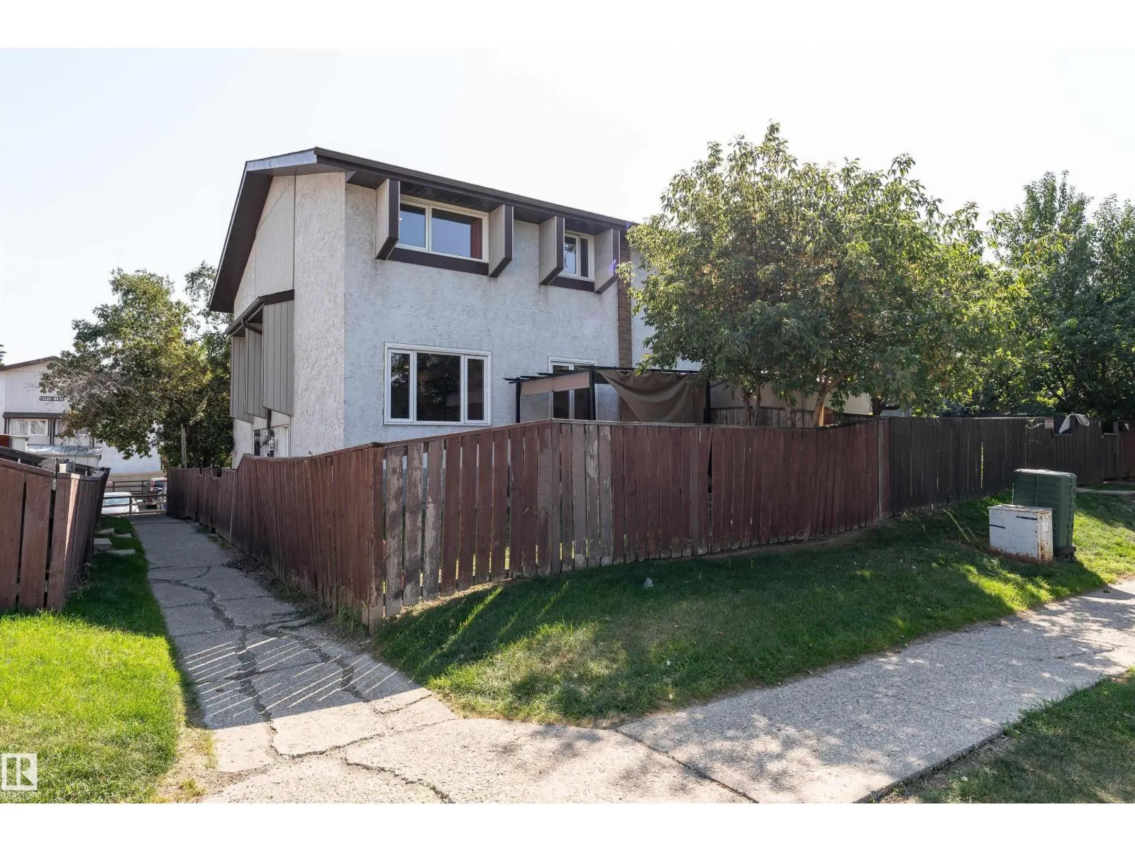 #12 14230 80 ST NW