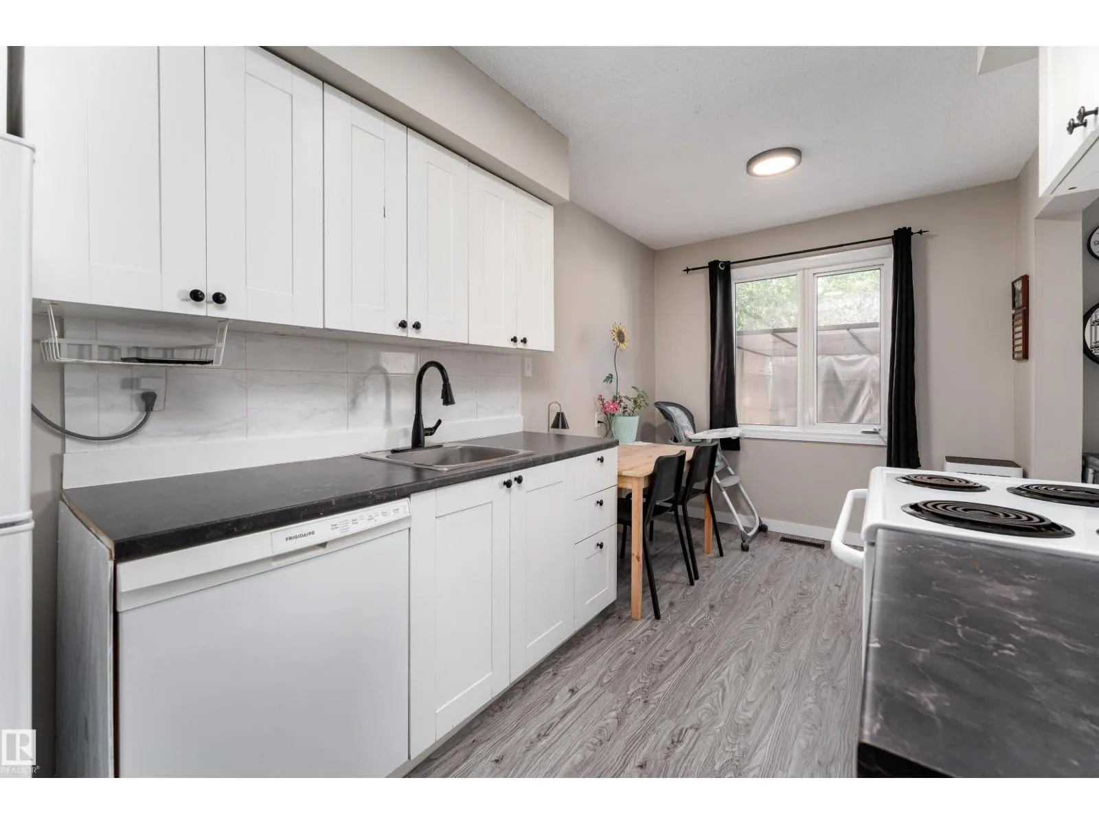 #12 14230 80 ST NW