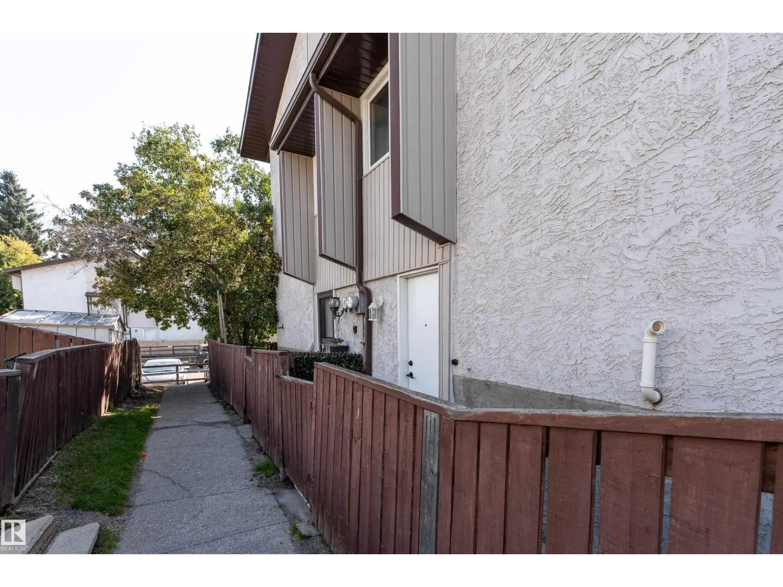 #12 14230 80 ST NW