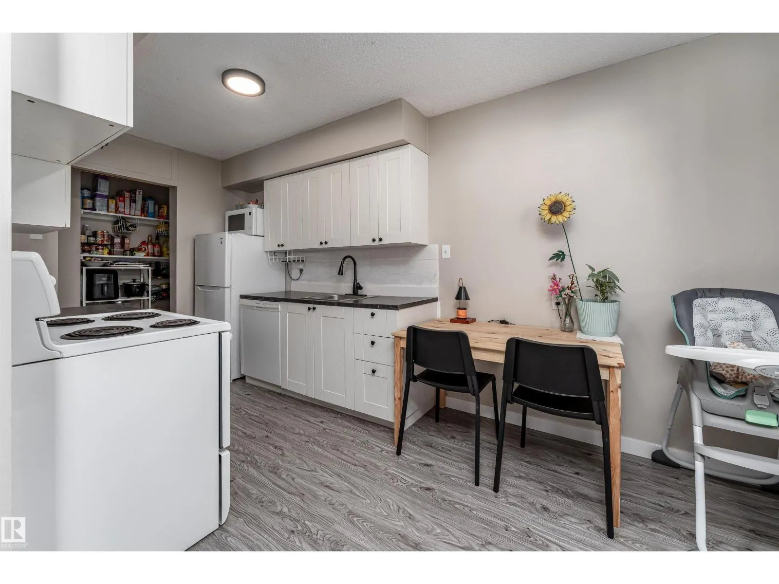 #12 14230 80 ST NW