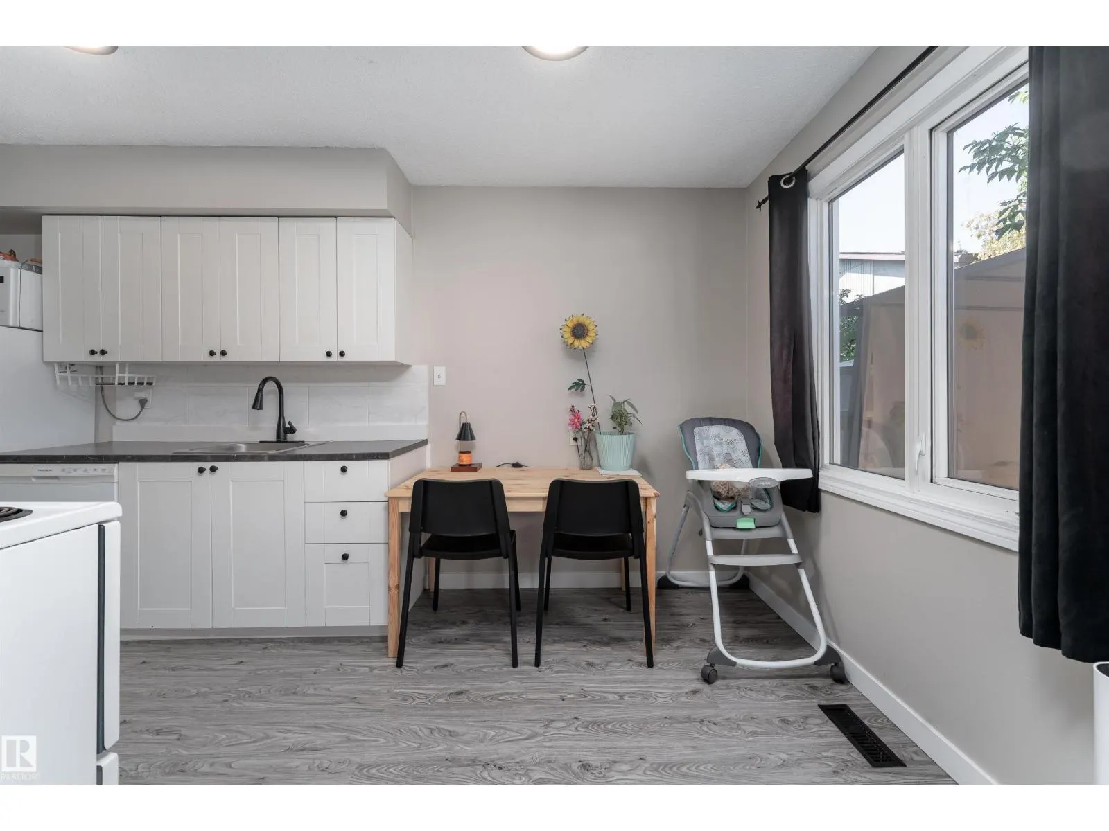 #12 14230 80 ST NW