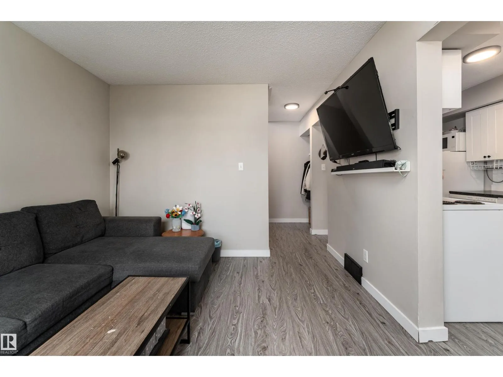 #12 14230 80 ST NW