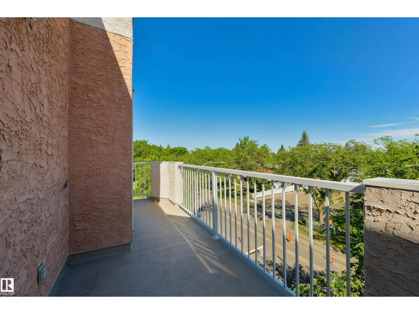 #402 9120 156 ST NW