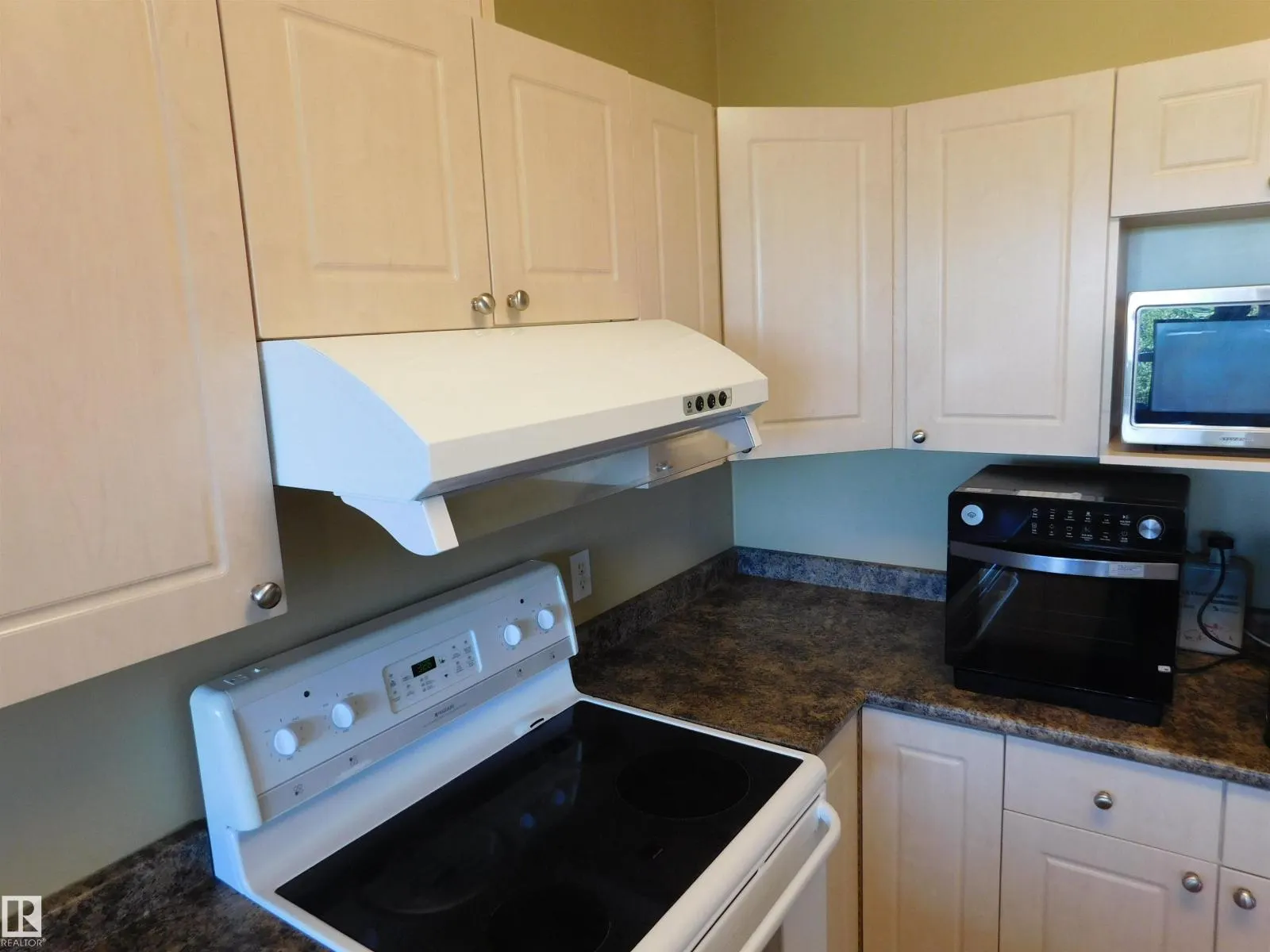#402 9120 156 ST NW