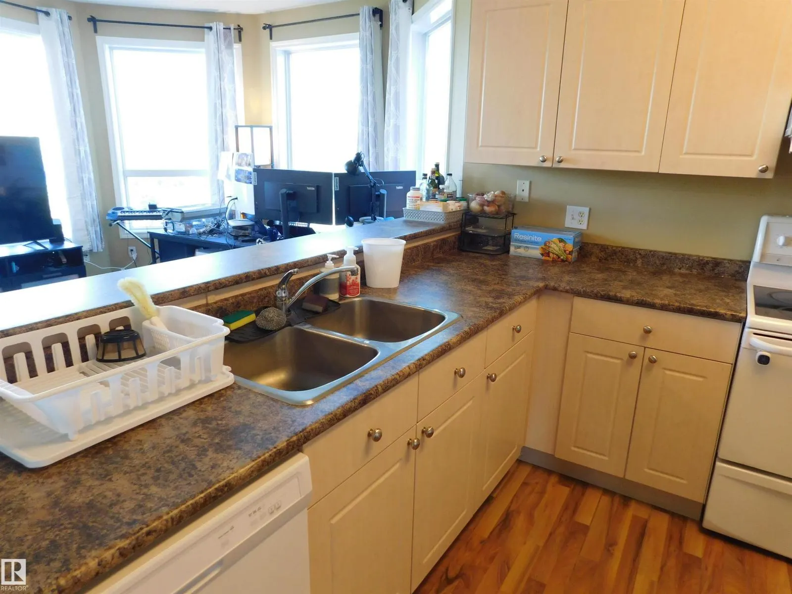 #402 9120 156 ST NW