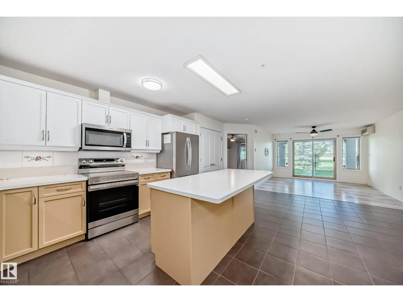 #125 278 SUDER GREENS DR NW