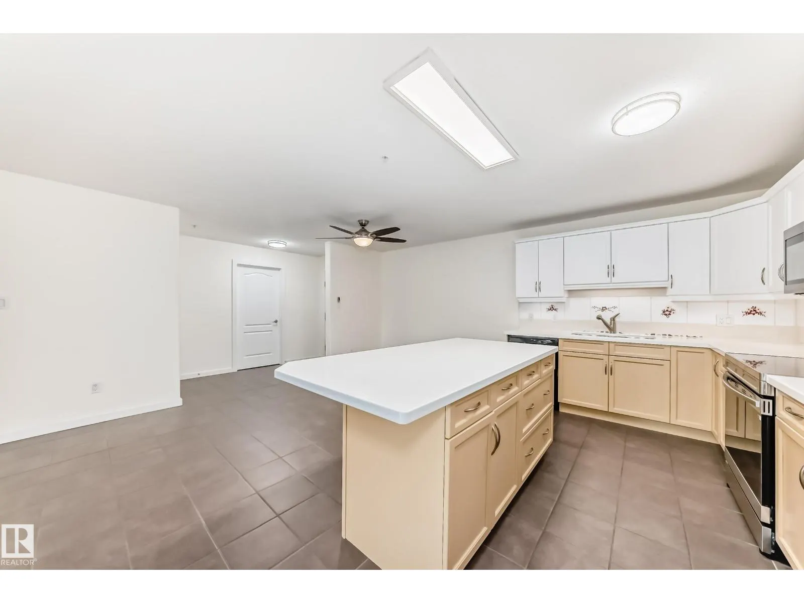 #125 278 SUDER GREENS DR NW