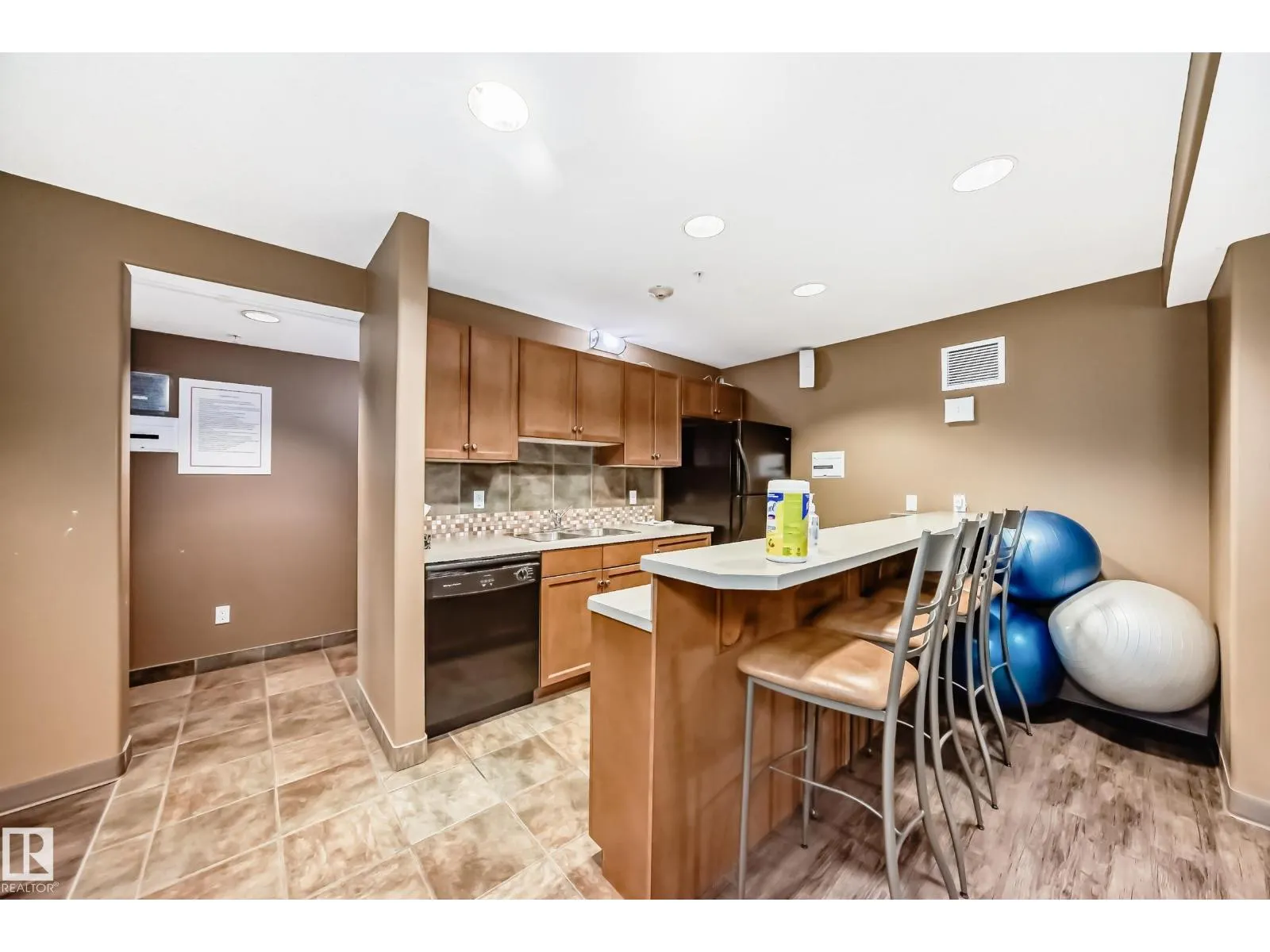 #125 278 SUDER GREENS DR NW