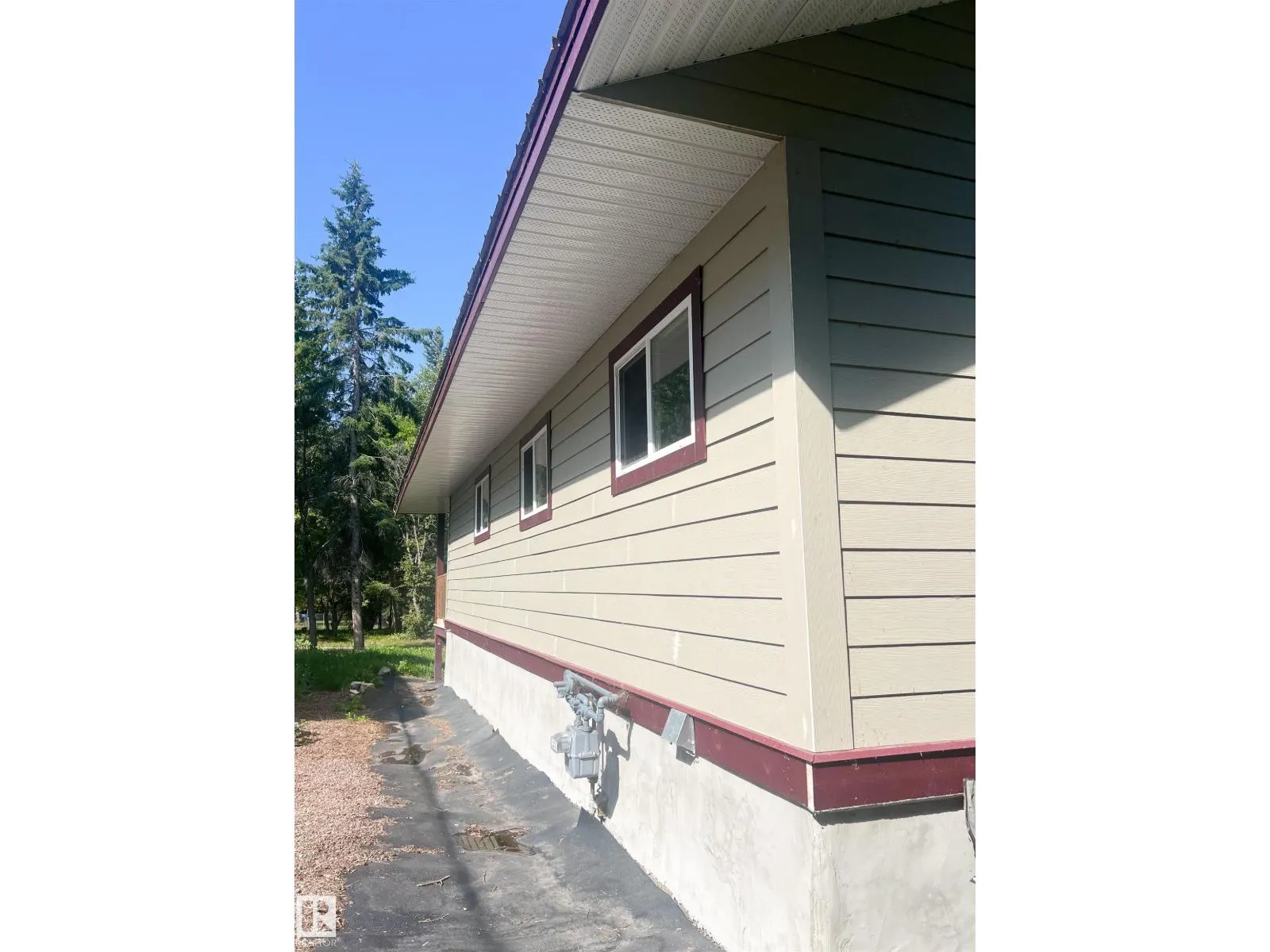 20 PINE CR