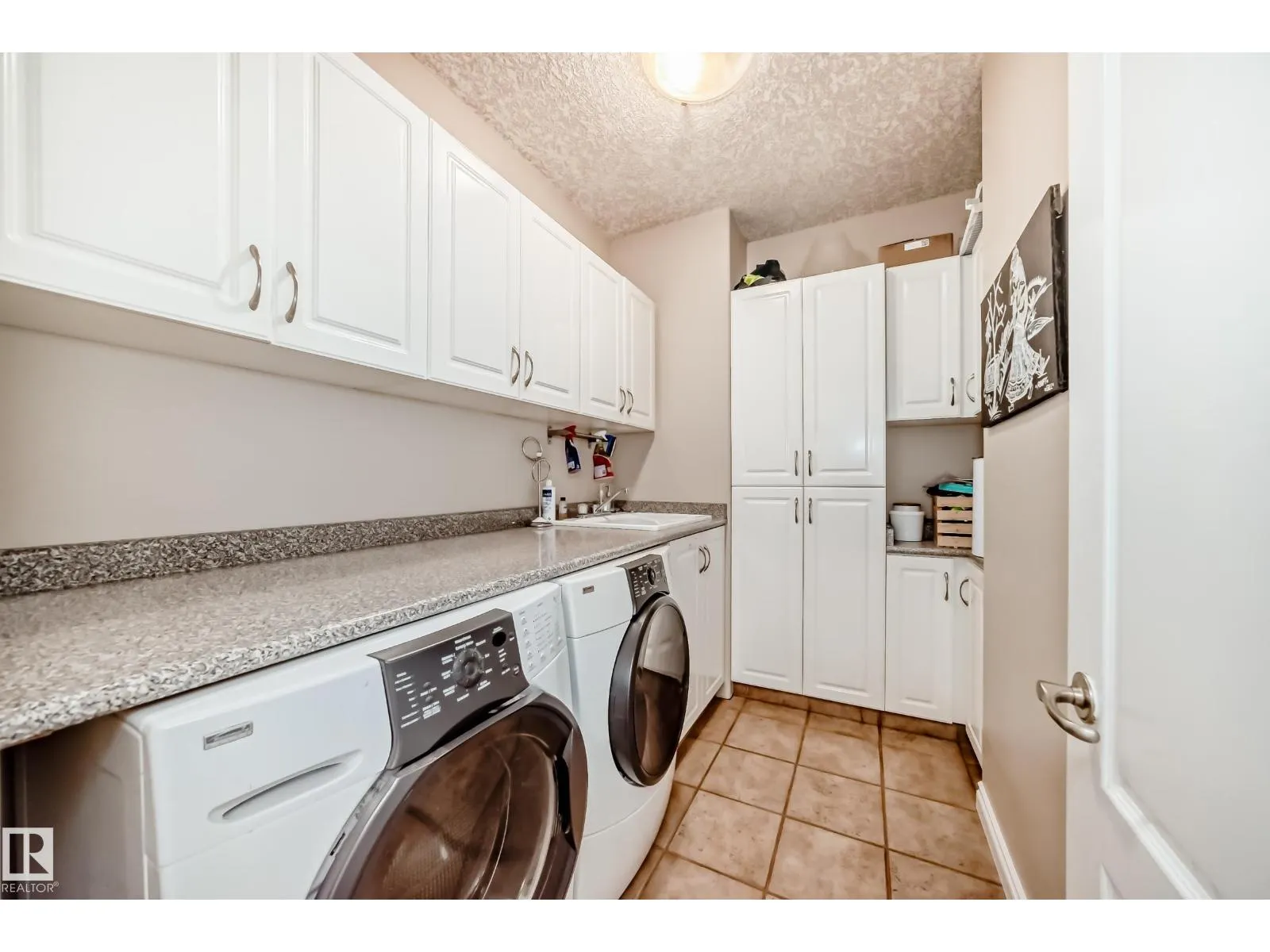 1436 BISHOP PT SW