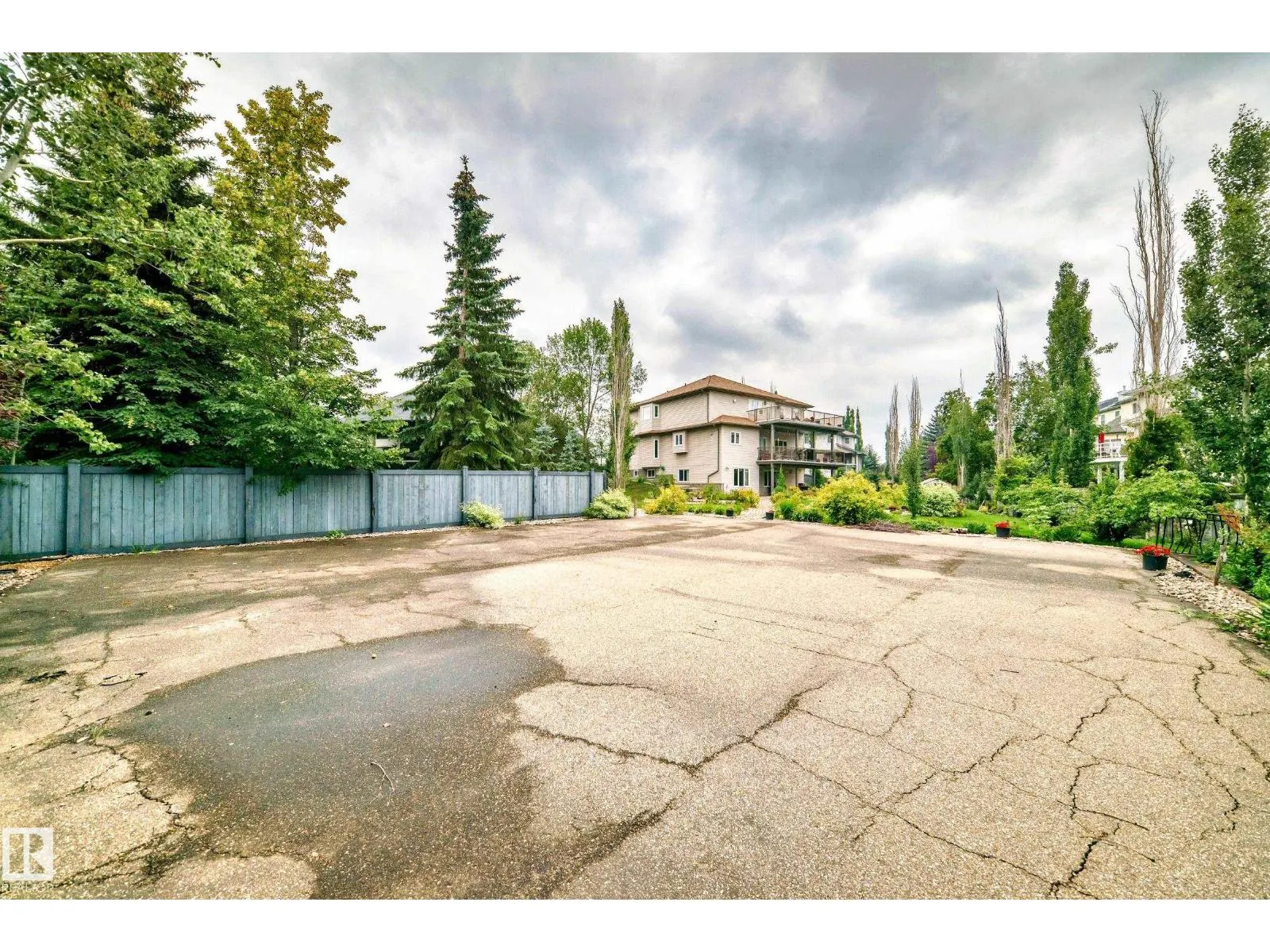 1436 BISHOP PT SW