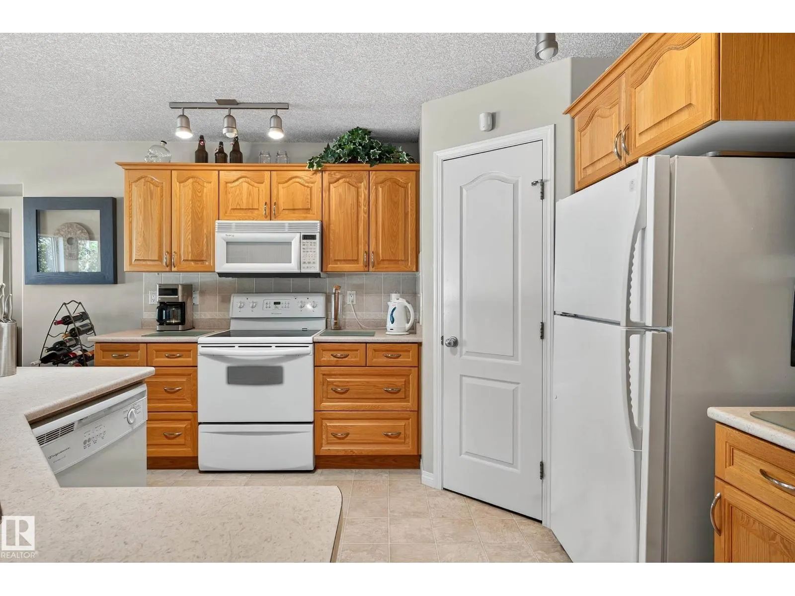 #25 16415 77 ST NW