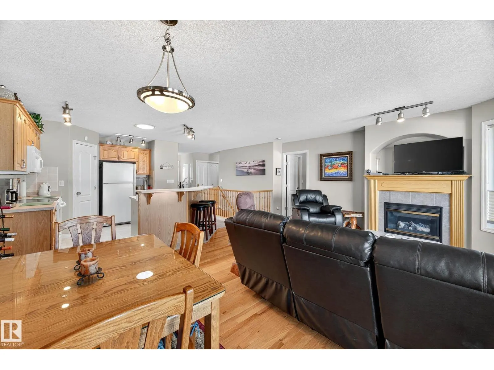 #25 16415 77 ST NW