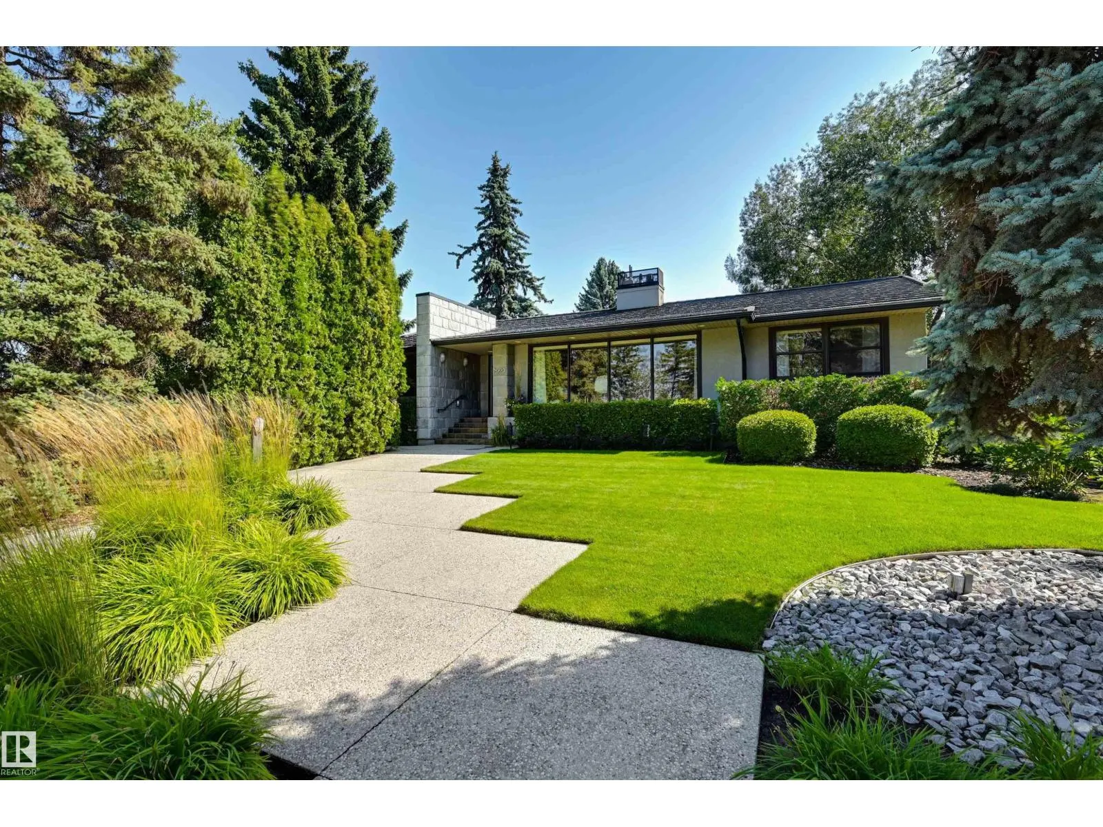 8907 SASKATCHEWAN DR NW