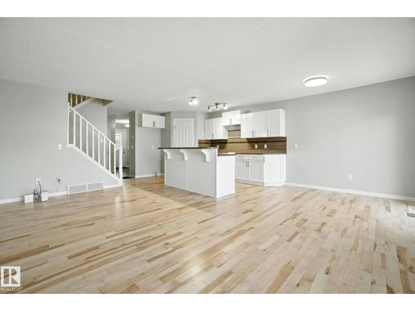2306 CASSELMAN CR SW SW