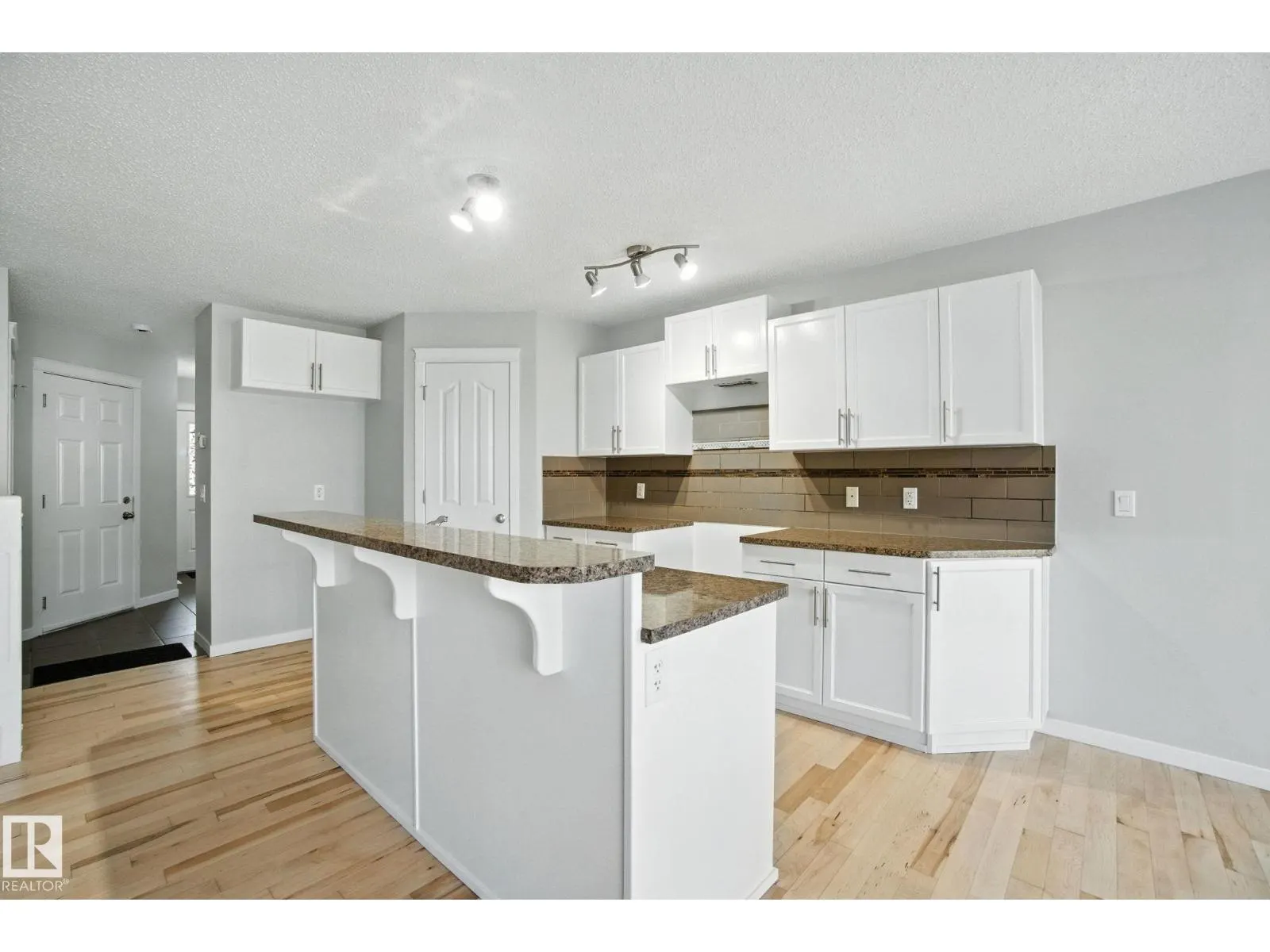 2306 CASSELMAN CR SW SW
