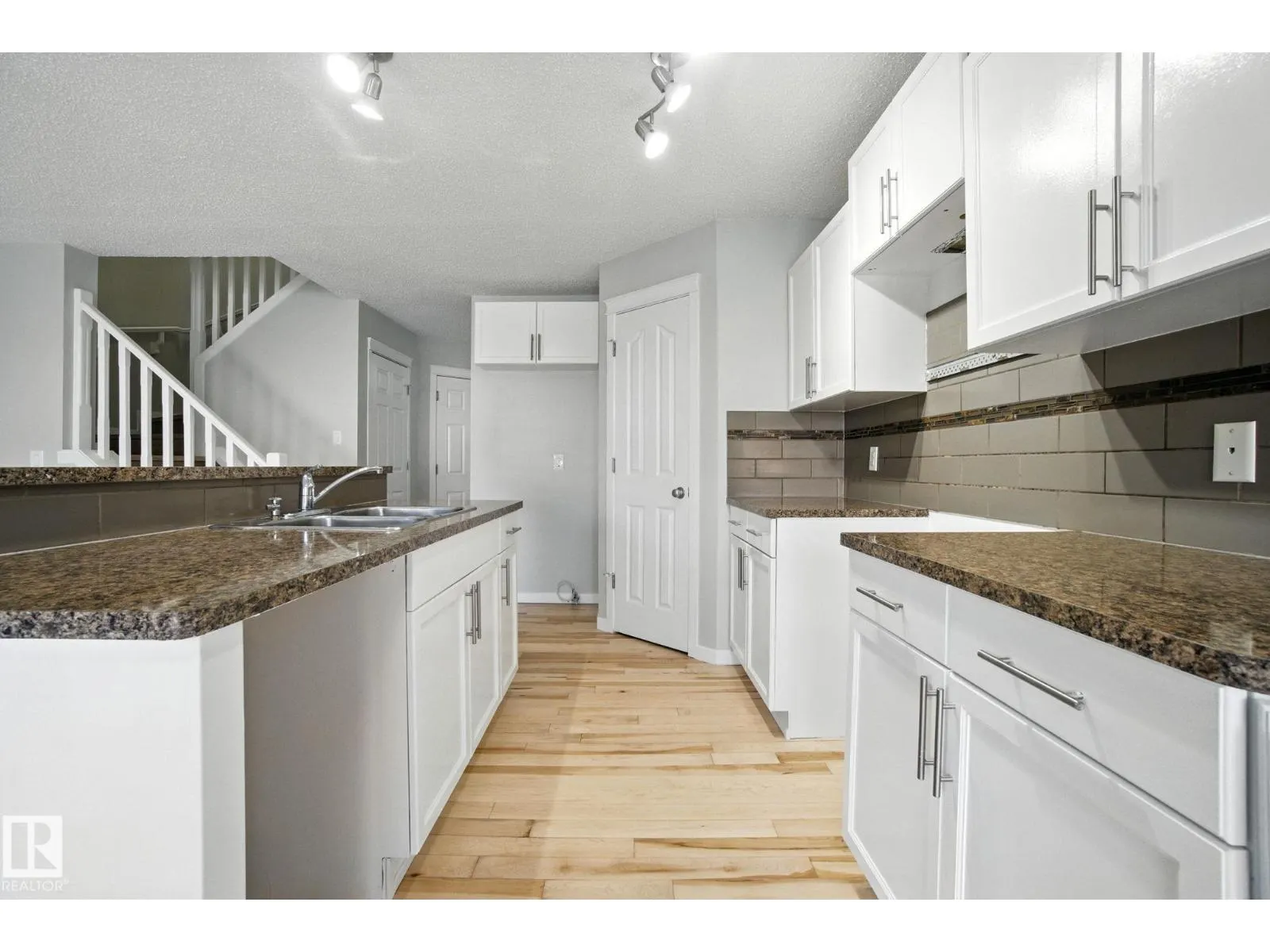 2306 CASSELMAN CR SW SW