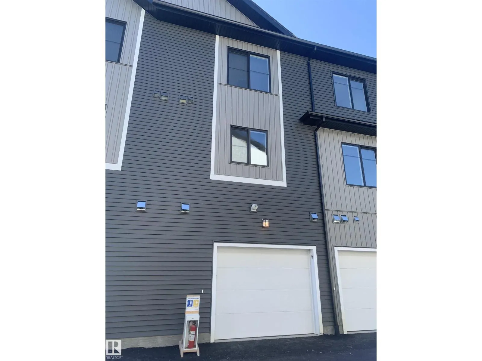 #6 6905 25 AV SW