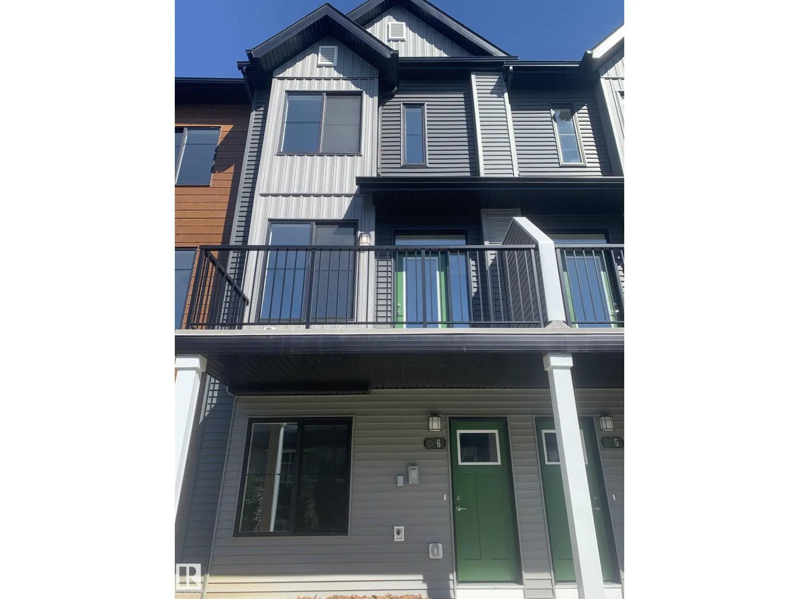 #6 6905 25 AV SW