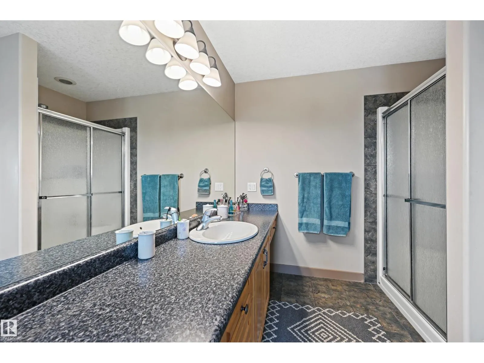 2 KINGSDALE CR