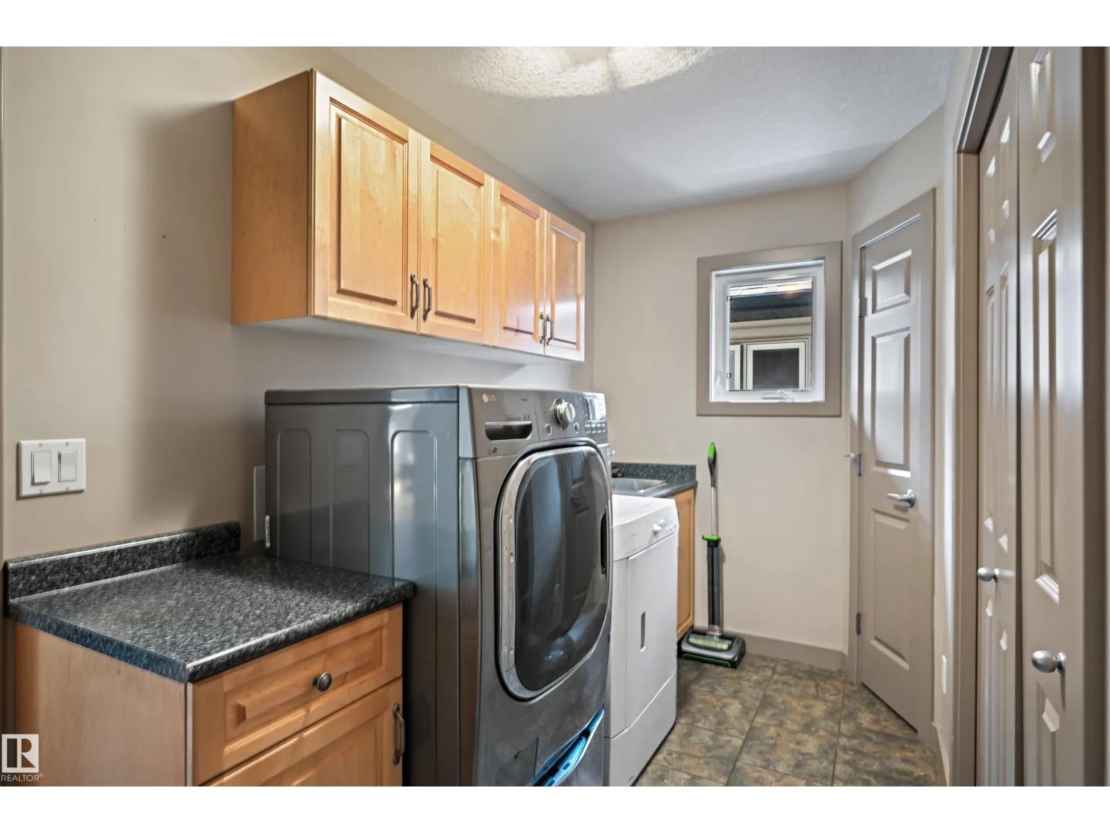 2 KINGSDALE CR