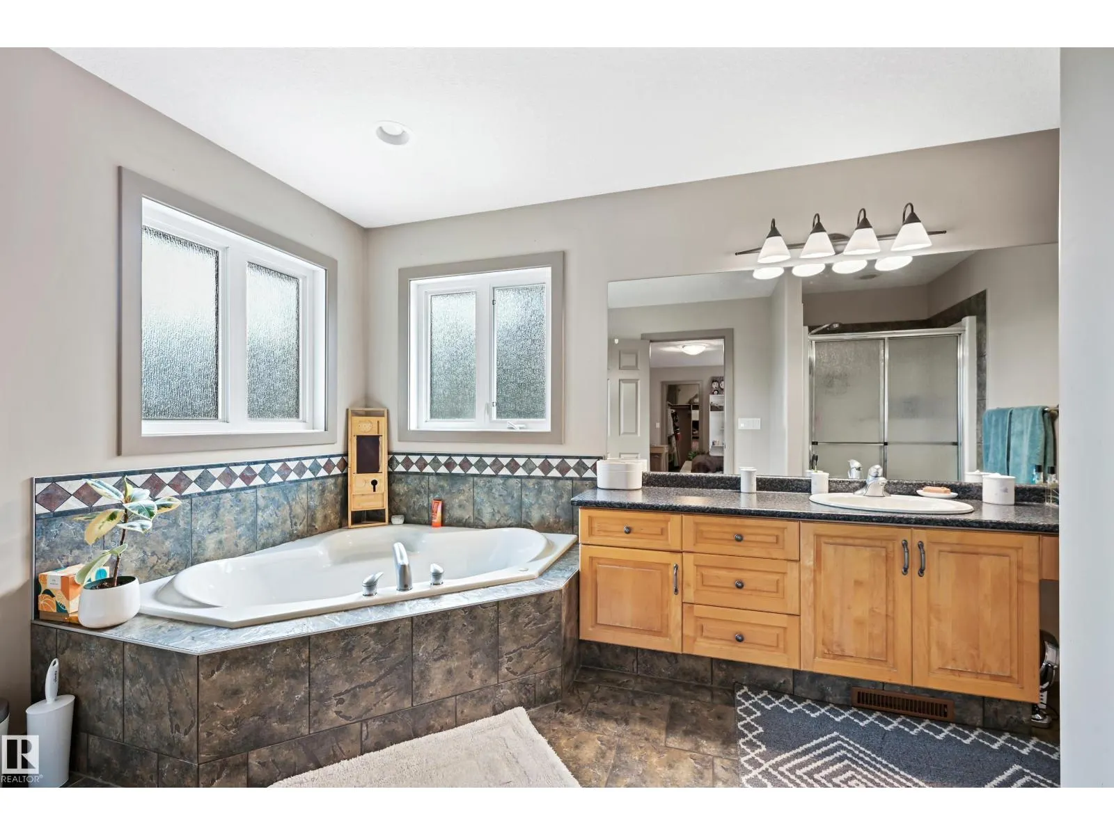 2 KINGSDALE CR