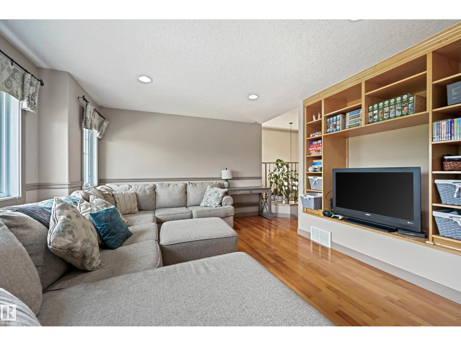 2 KINGSDALE CR