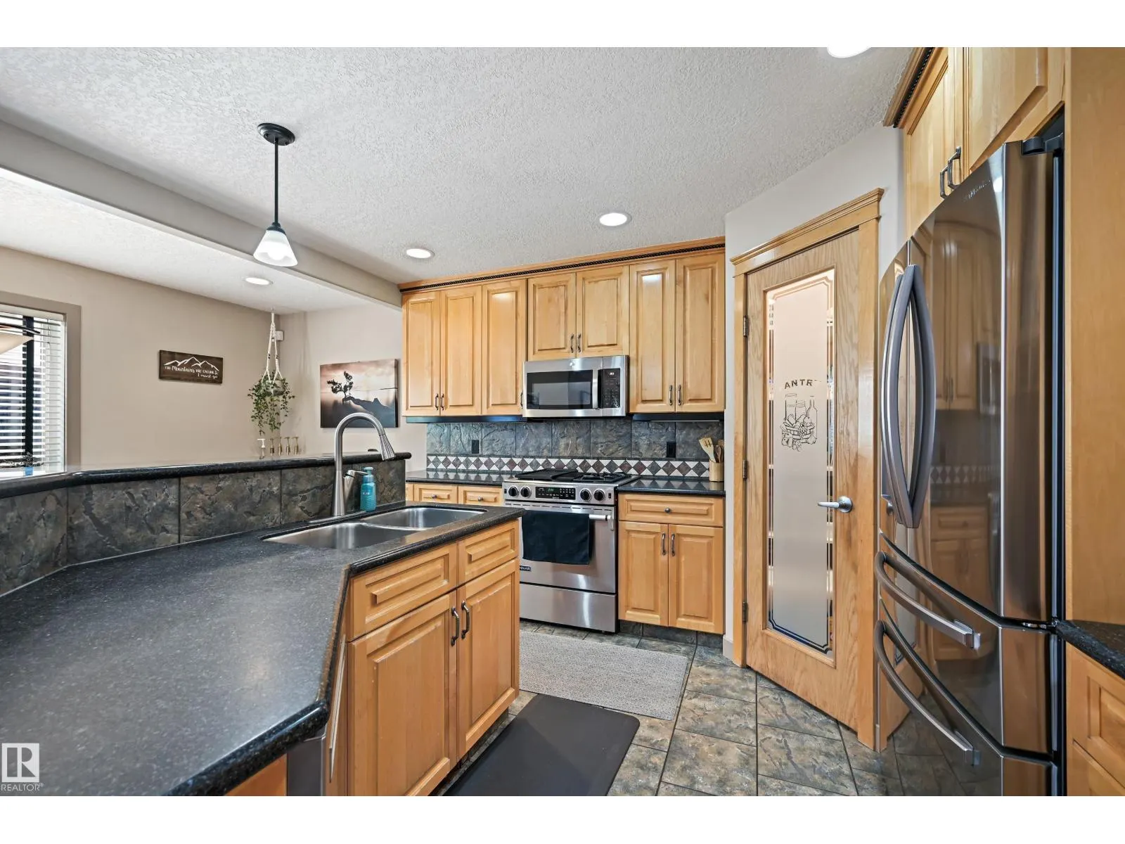 2 KINGSDALE CR
