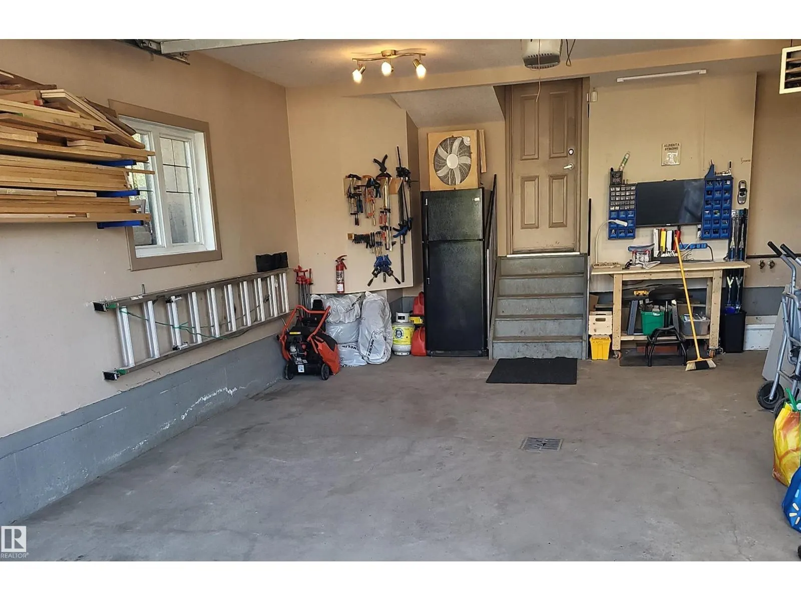 2 KINGSDALE CR