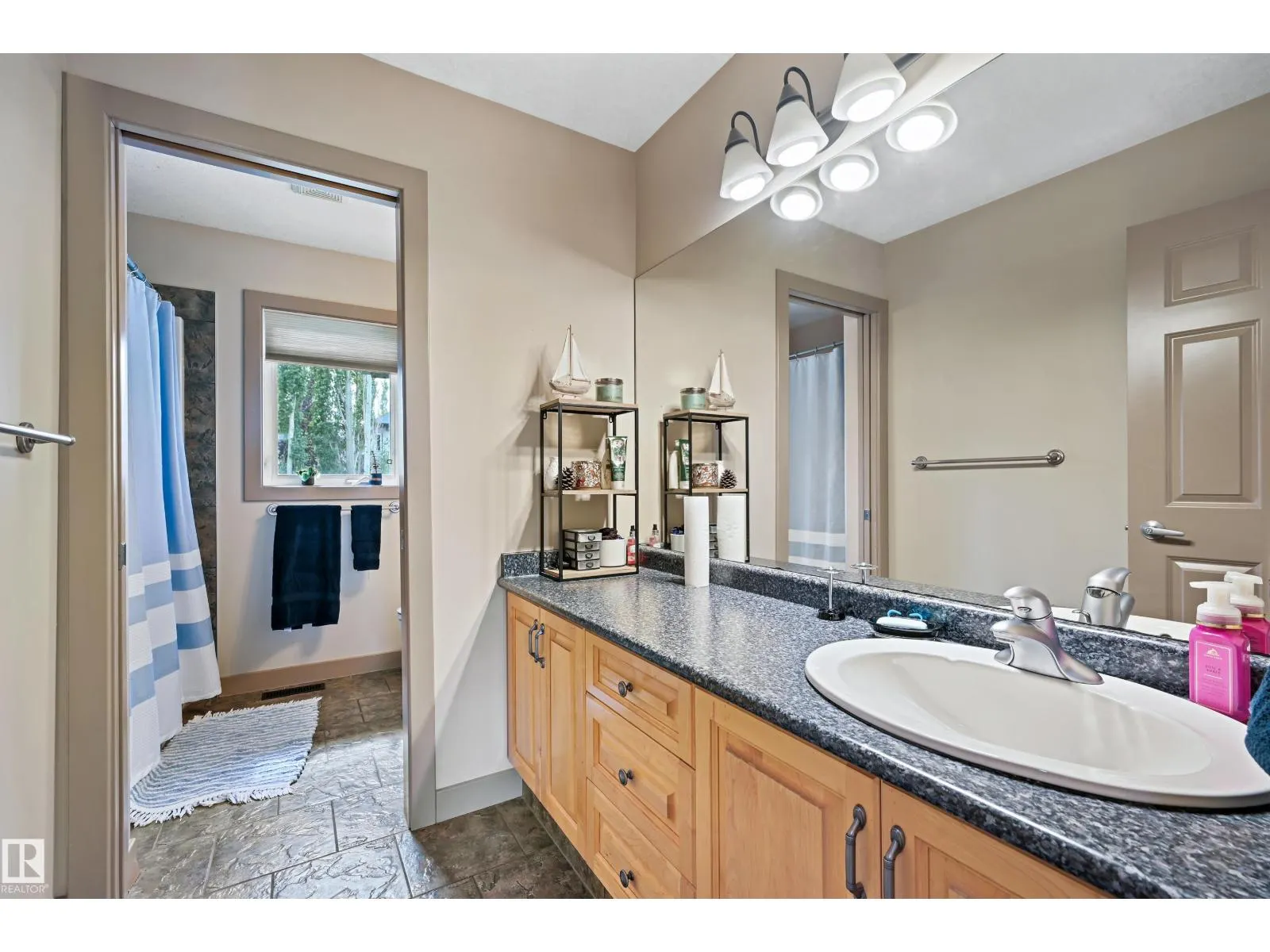 2 KINGSDALE CR