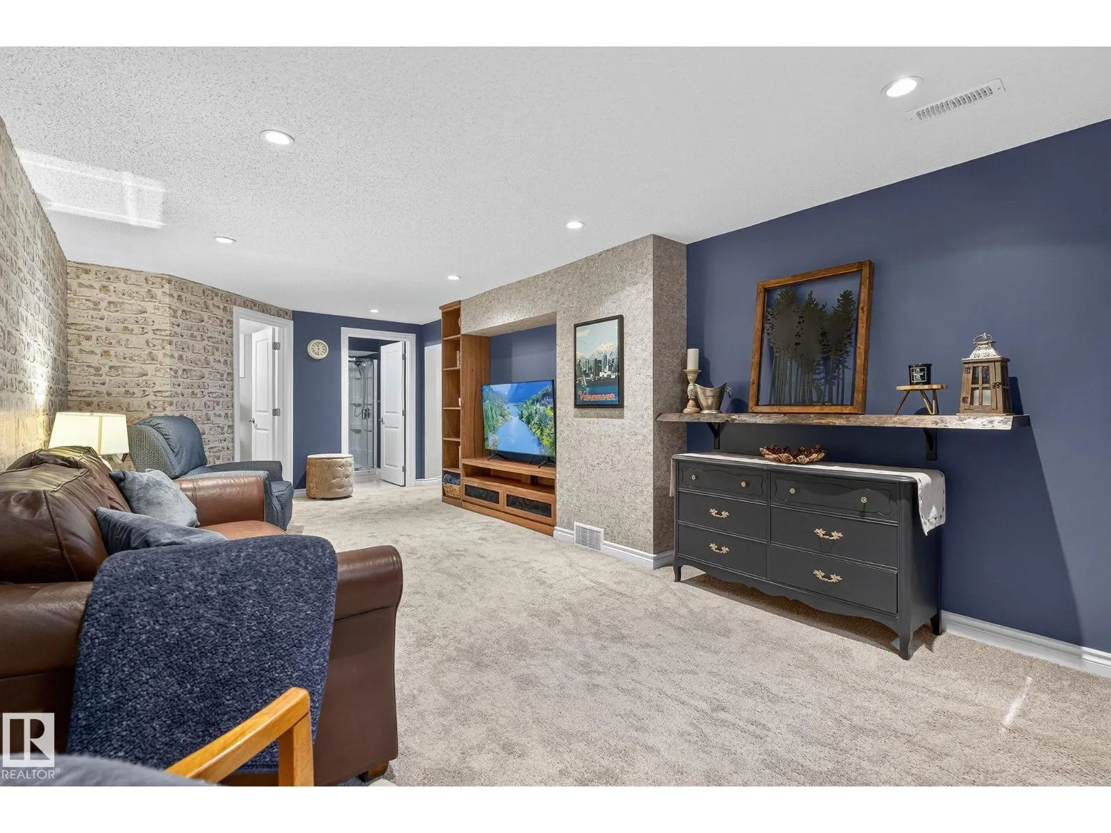 14808 93 AV NW