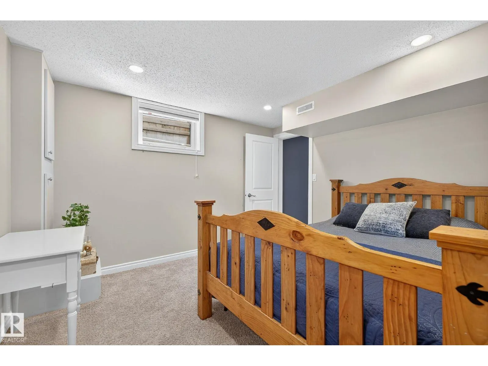 14808 93 AV NW
