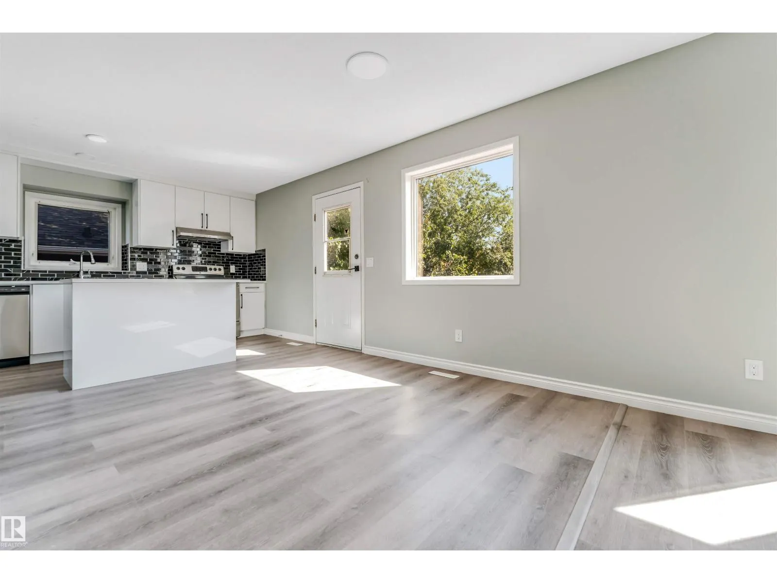325 Jilling Cres. NW