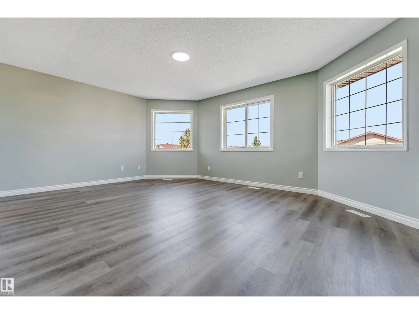 325 Jilling Cres. NW