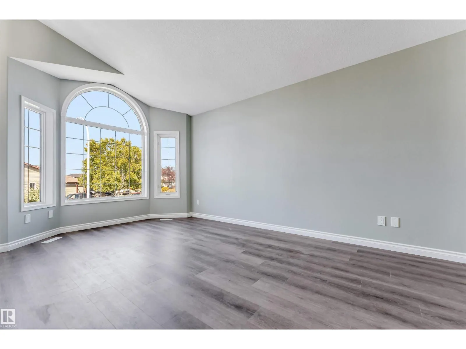 325 Jilling Cres. NW