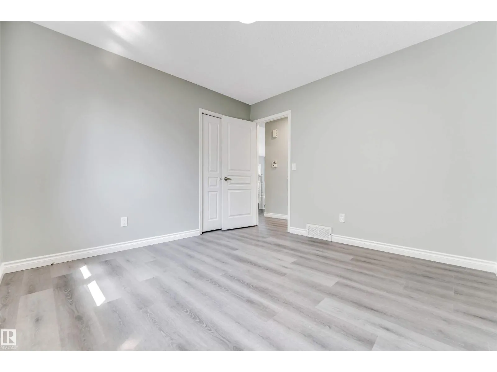 325 Jilling Cres. NW