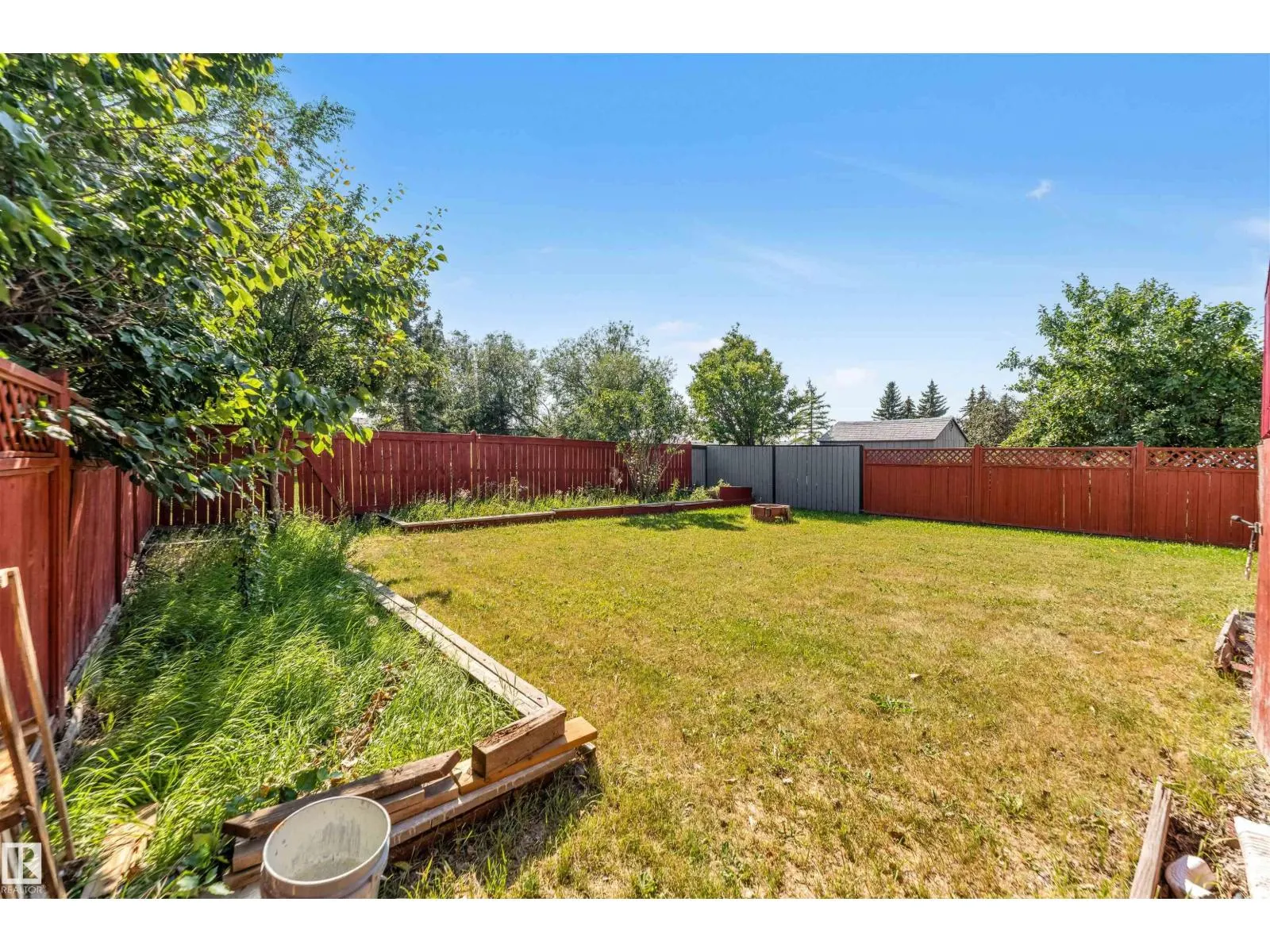 325 Jilling Cres. NW
