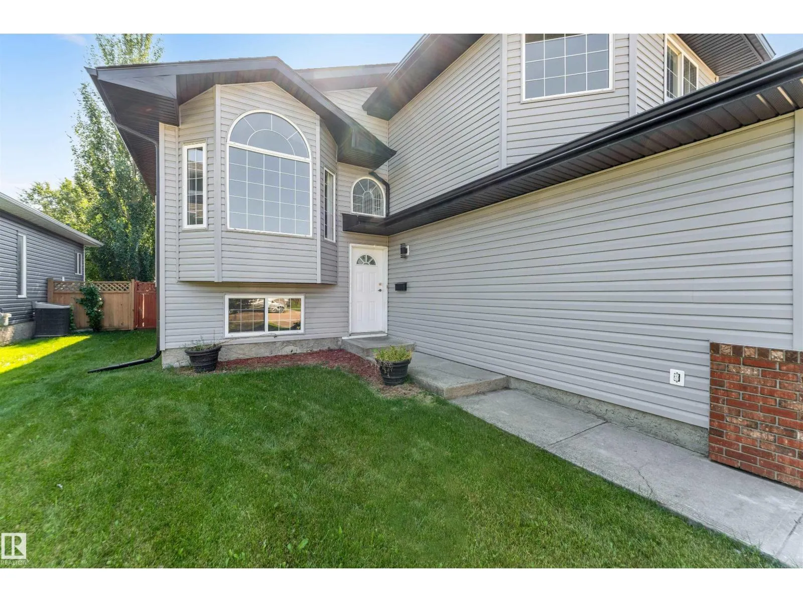 325 Jilling Cres. NW