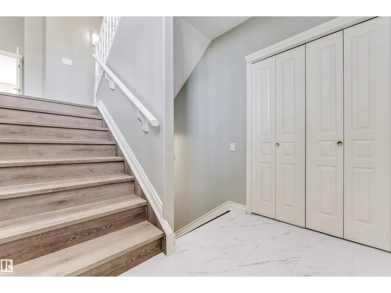 325 Jilling Cres. NW