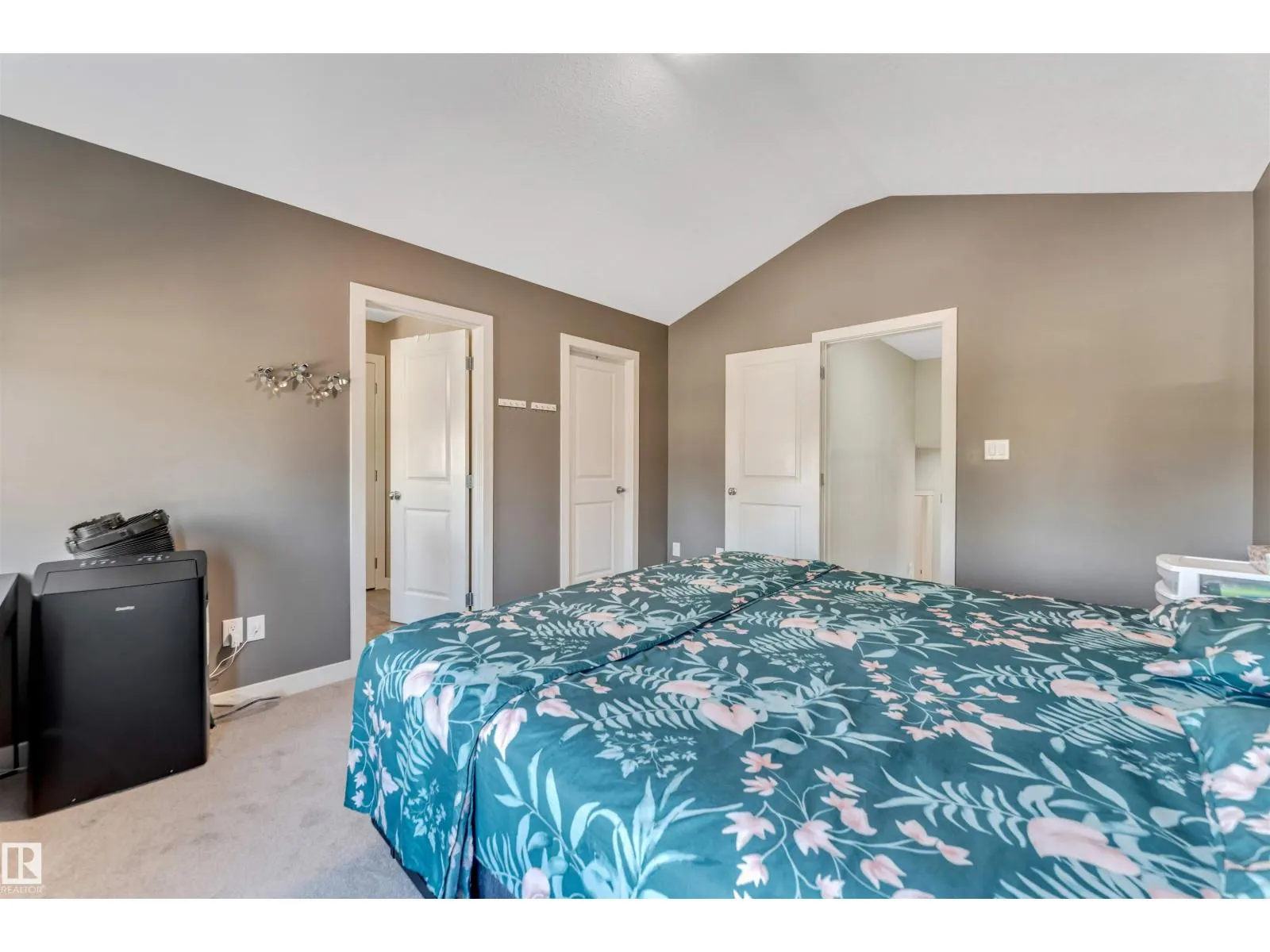 1920 69 St. SW