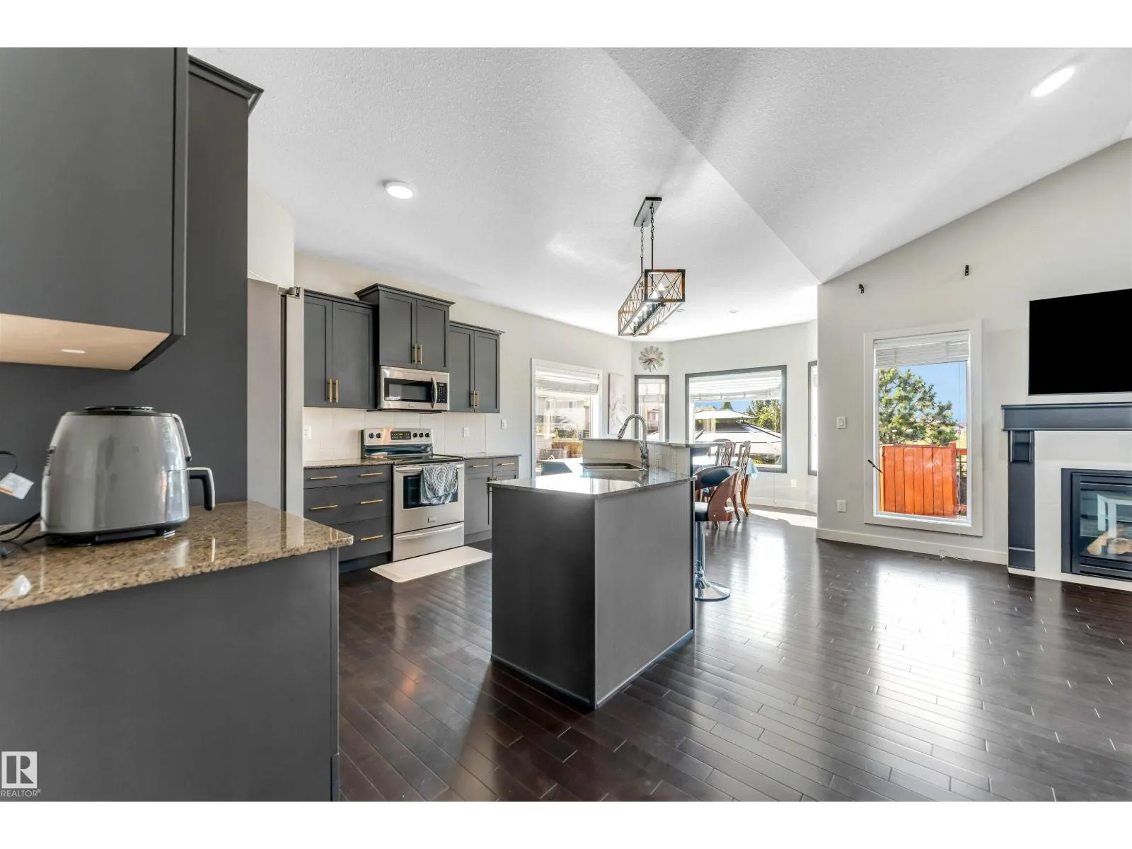1920 69 St. SW