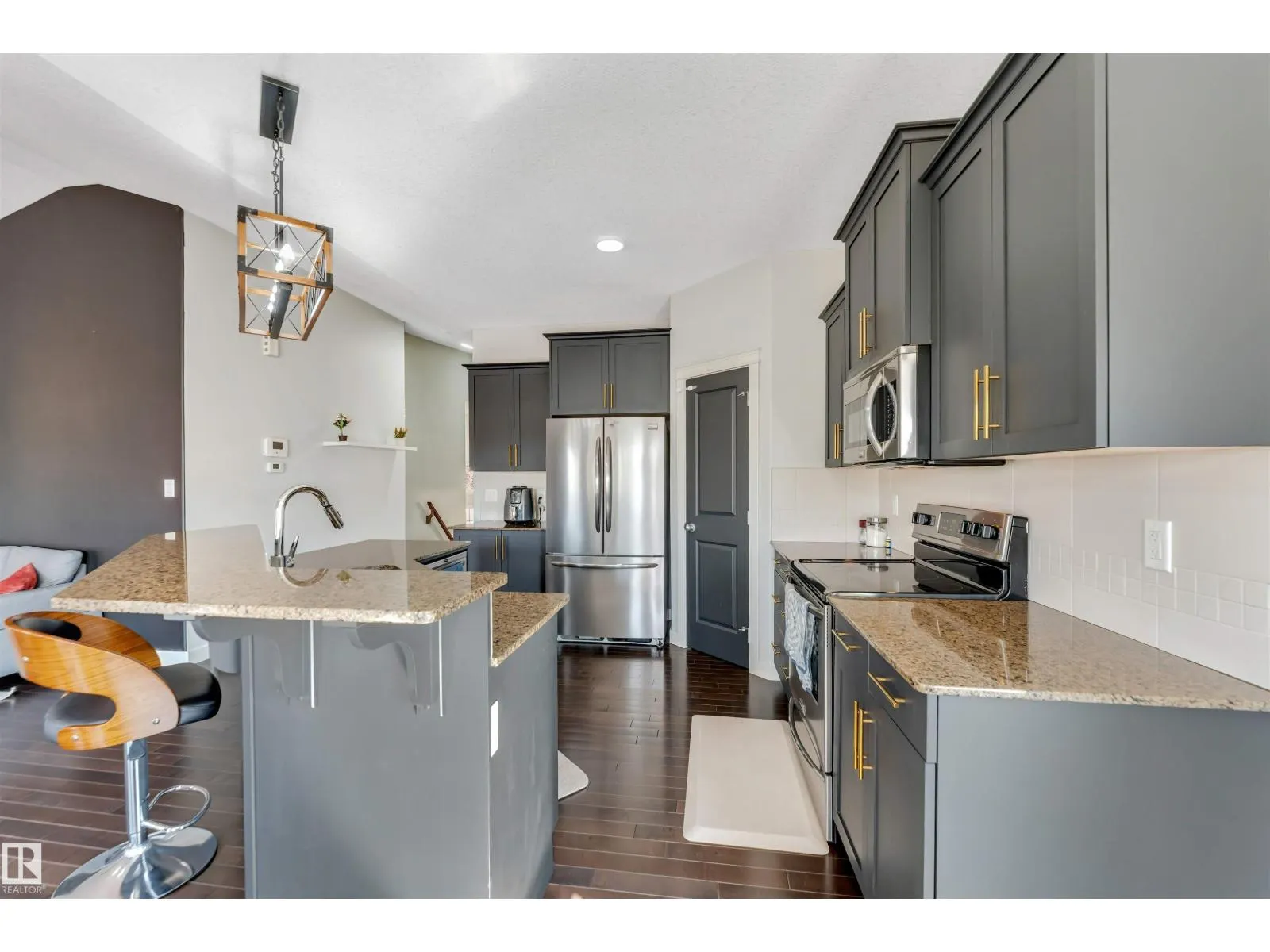 1920 69 St. SW