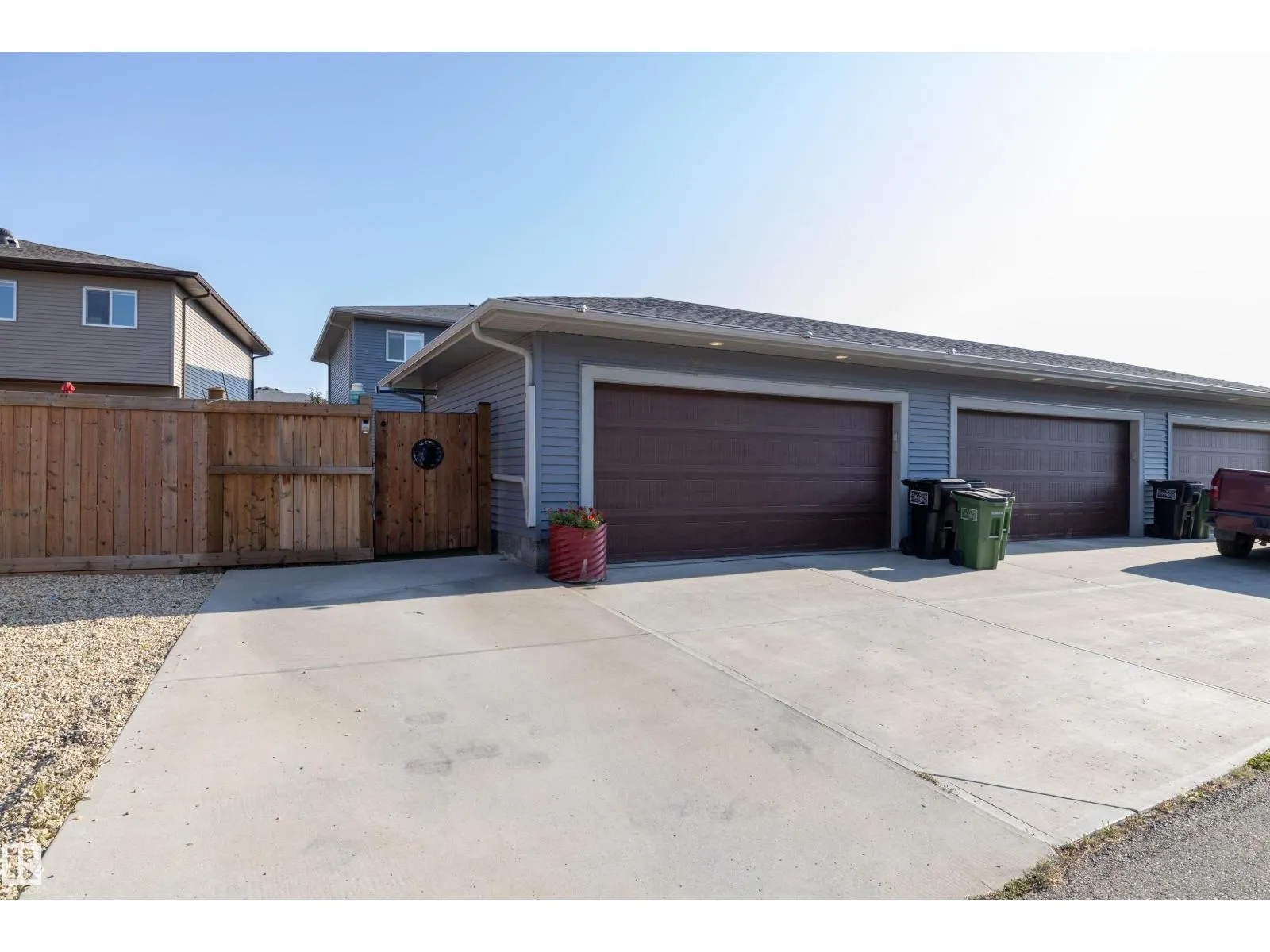 20112 27 AV NW