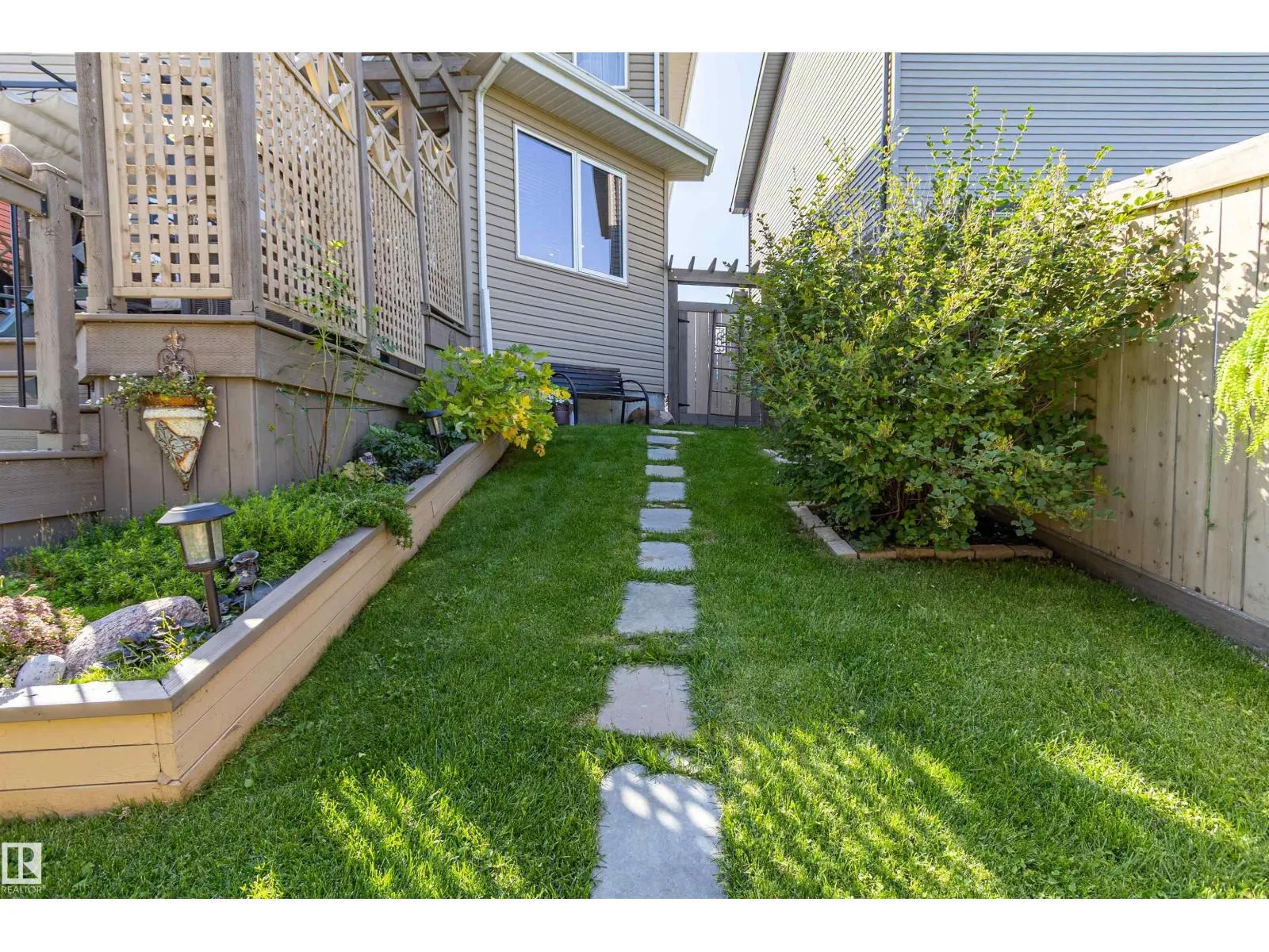 9 Southbridge Crescent
