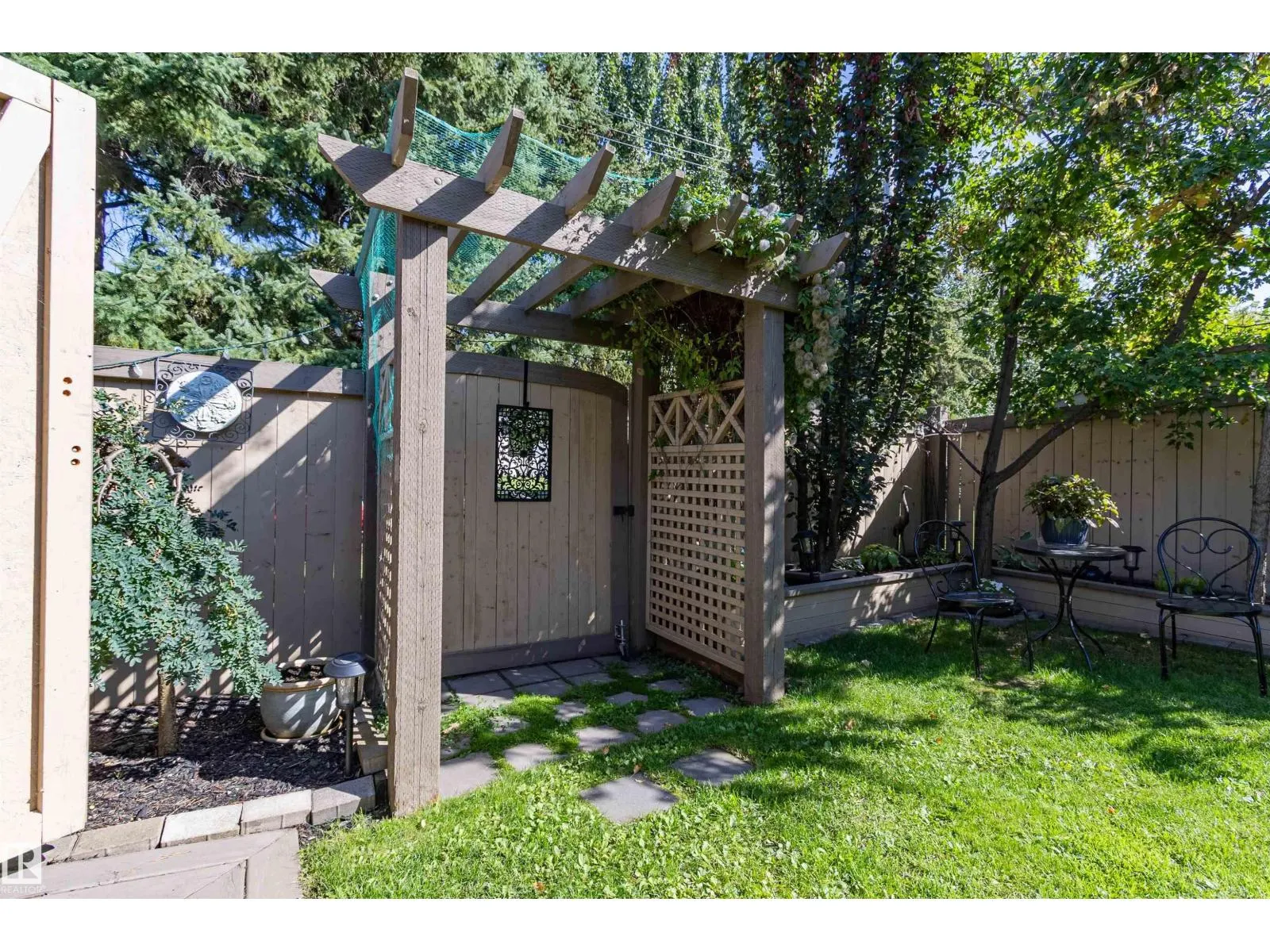 9 Southbridge Crescent