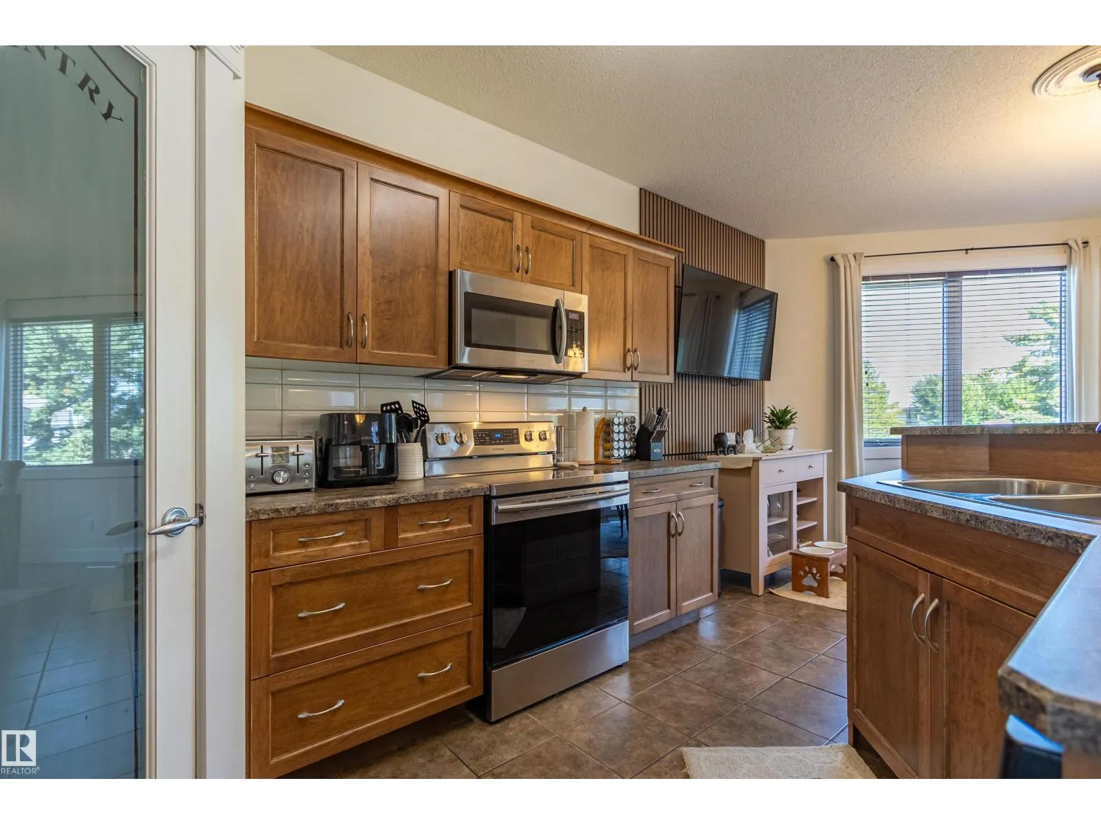 9 Southbridge Crescent