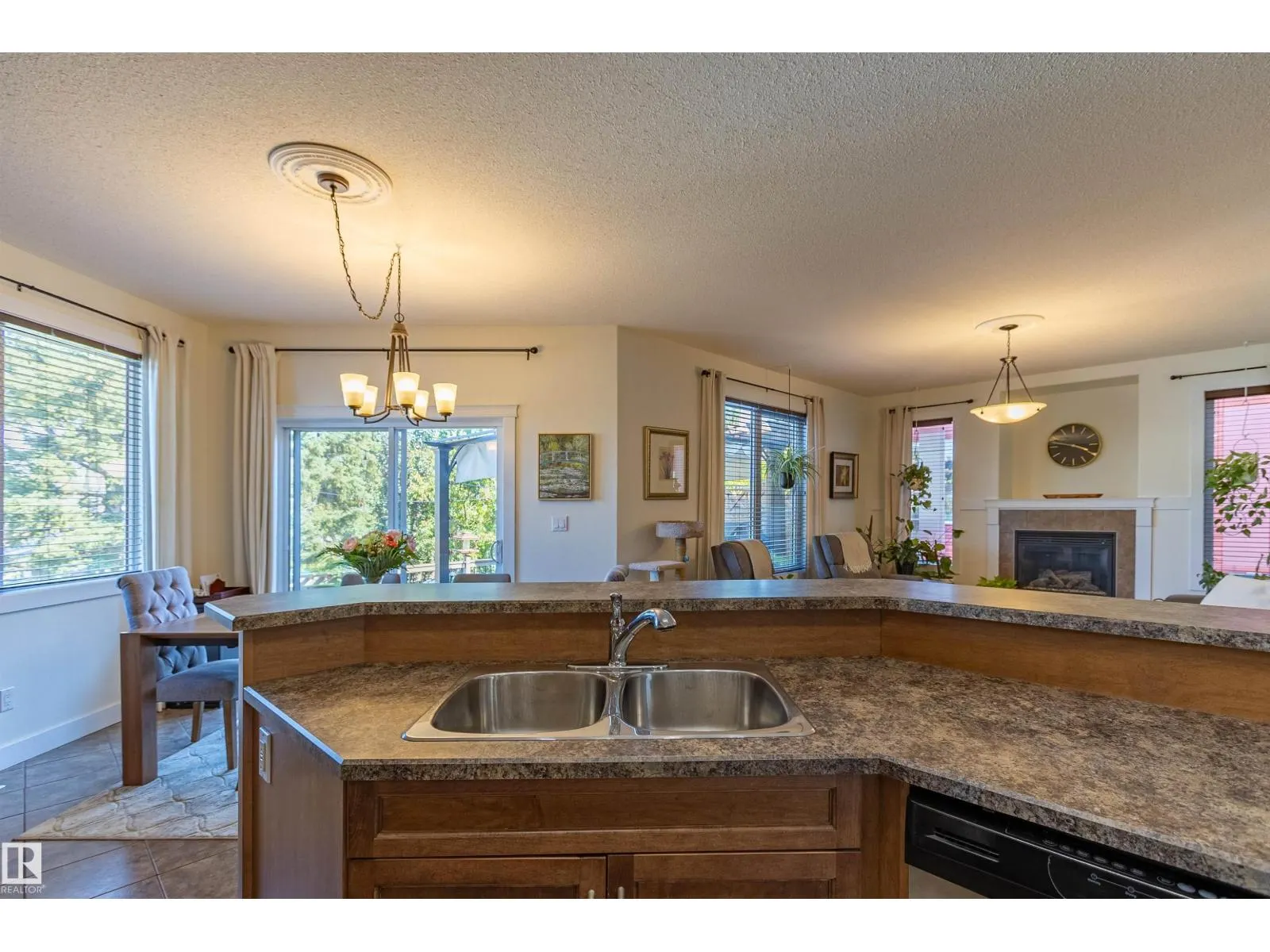 9 Southbridge Crescent