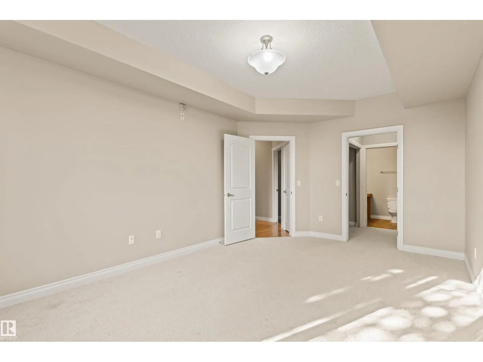 #112 12408 15 AV SW SW