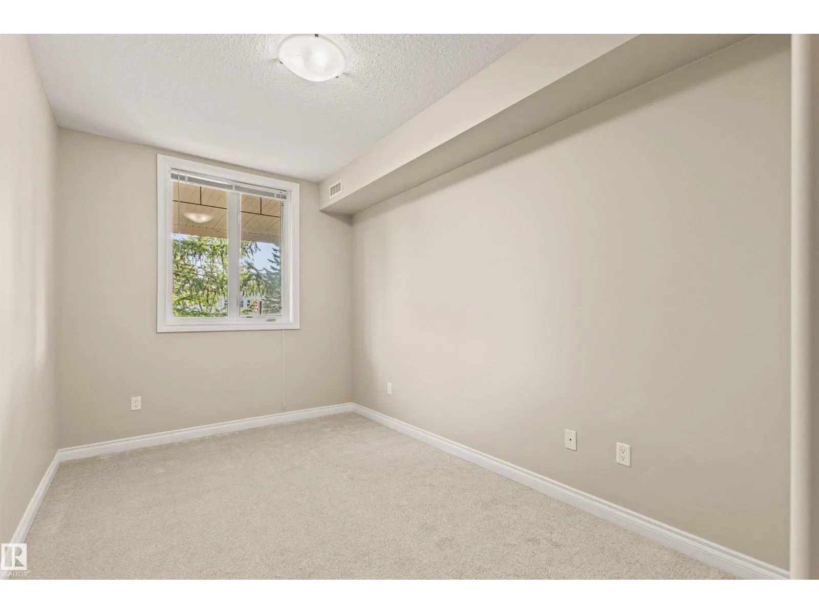 #112 12408 15 AV SW SW
