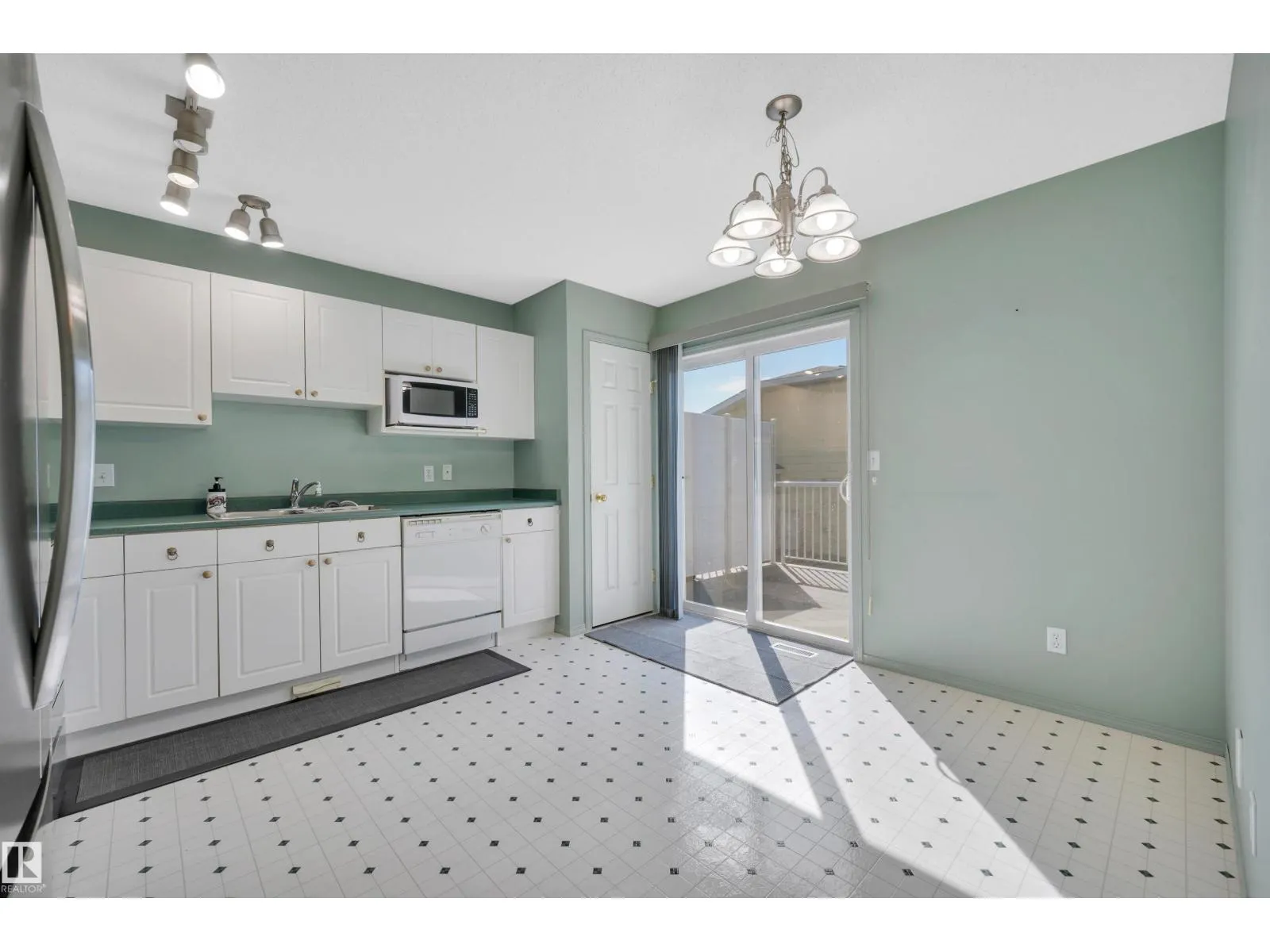#3 15128 22 ST NW